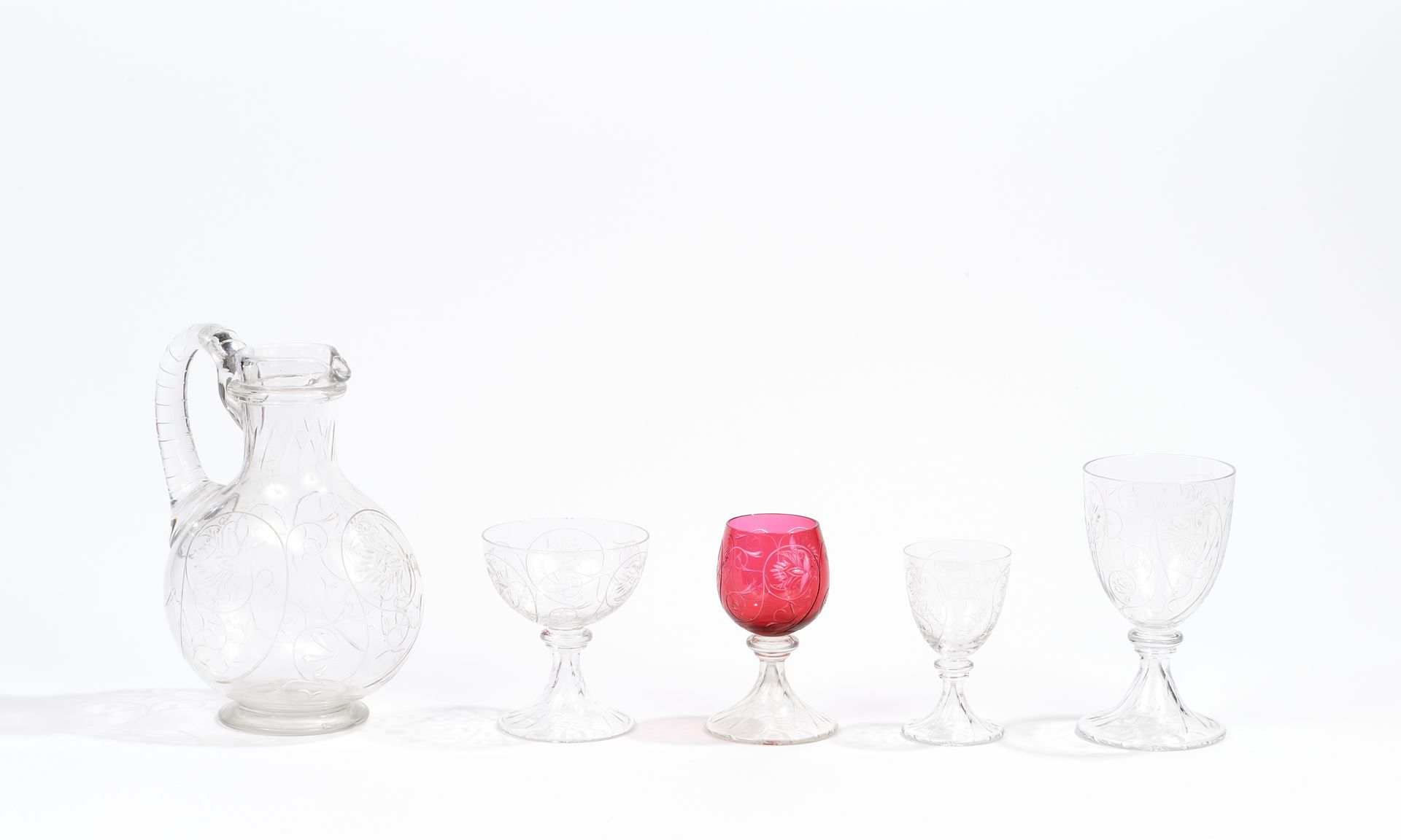 Null CLICHY
Service de verres en cristal à décor gravé d'arabesques comprenant :&hellip;