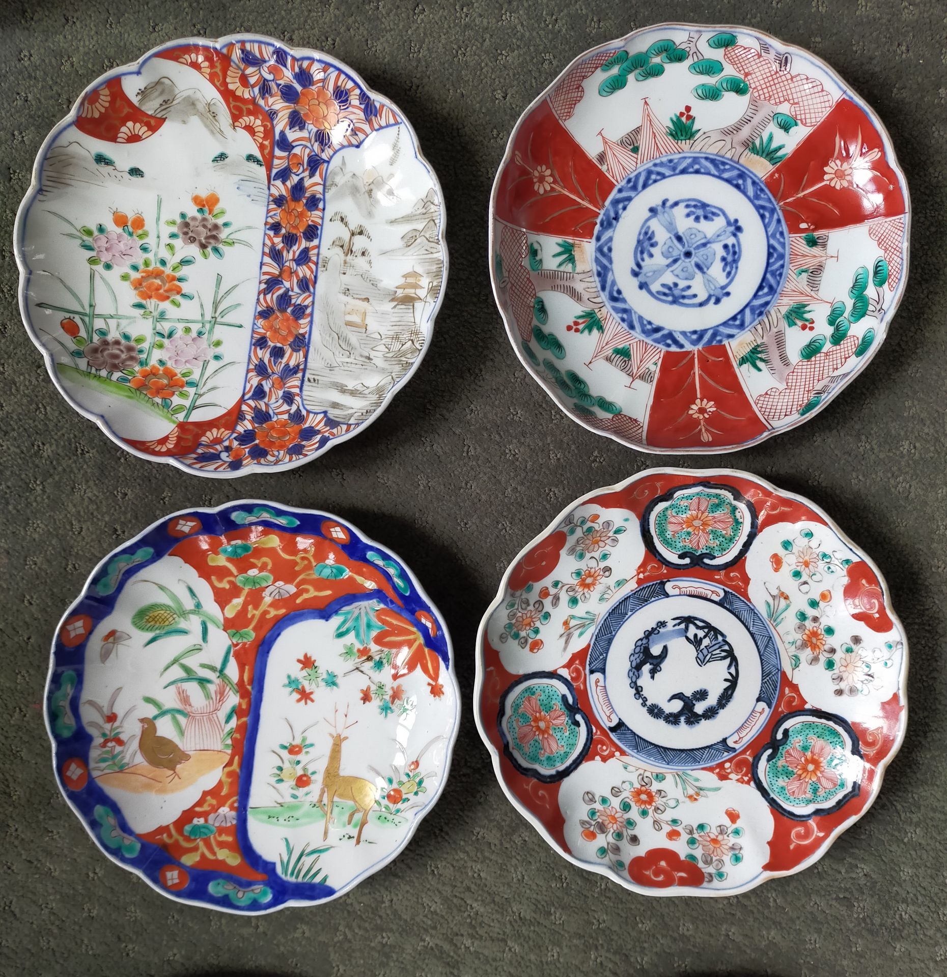 Null JAPON-IMARI
Suite de 8 assiettes en porcelaine à décor polychrome
XIXe sièc&hellip;