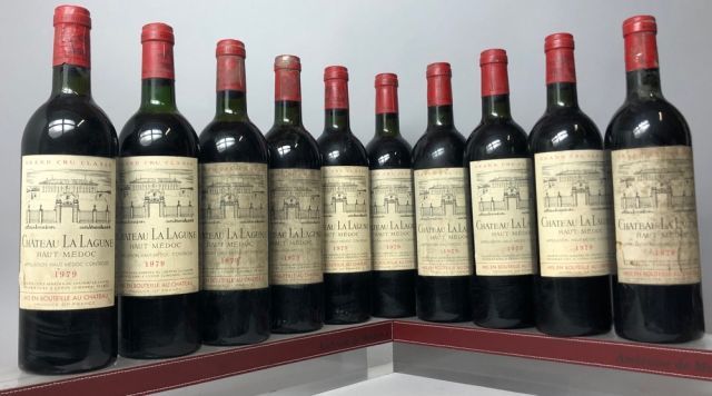 Null 10 bouteilles CHÂTEAU La LAGUNE - 3é GCC Haut Médoc. 1979. Etiquettes légèr&hellip;