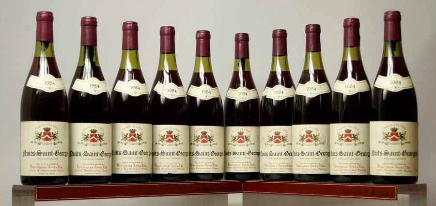 Null 10 bouteilles NUITS ST GEORGES - DESVIGNES Ainé et Fils. 1984. Etiquettes l&hellip;