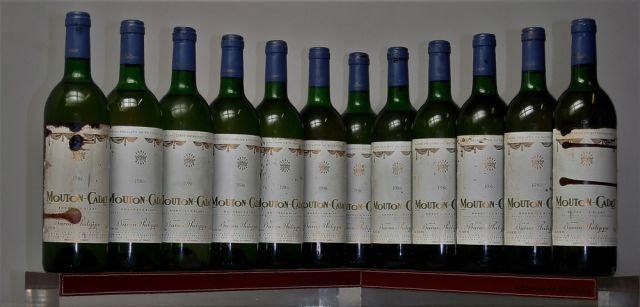 Null LOT: 12 bouteilles MOUTON CADET Blanc - Domaines Baron Philippe de Rothschi&hellip;
