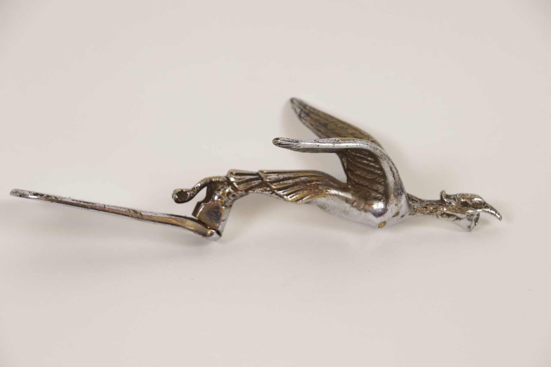 Null Automobile mascot. Female stork, silver plated bronze. L : 13 cm