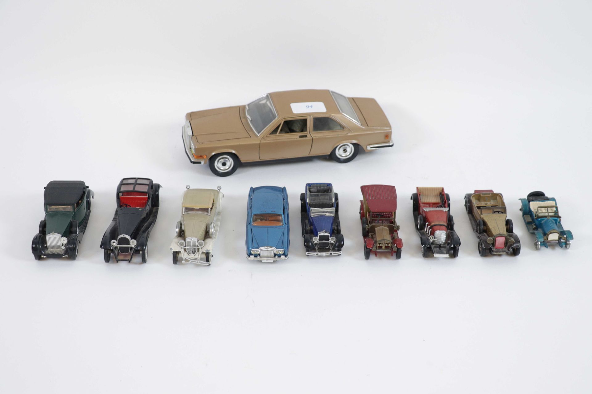 Null Set di 10 auto in miniatura tra cui SOLIDO, MATCHBOX, CORGI TOYS (Rolls Roy&hellip;