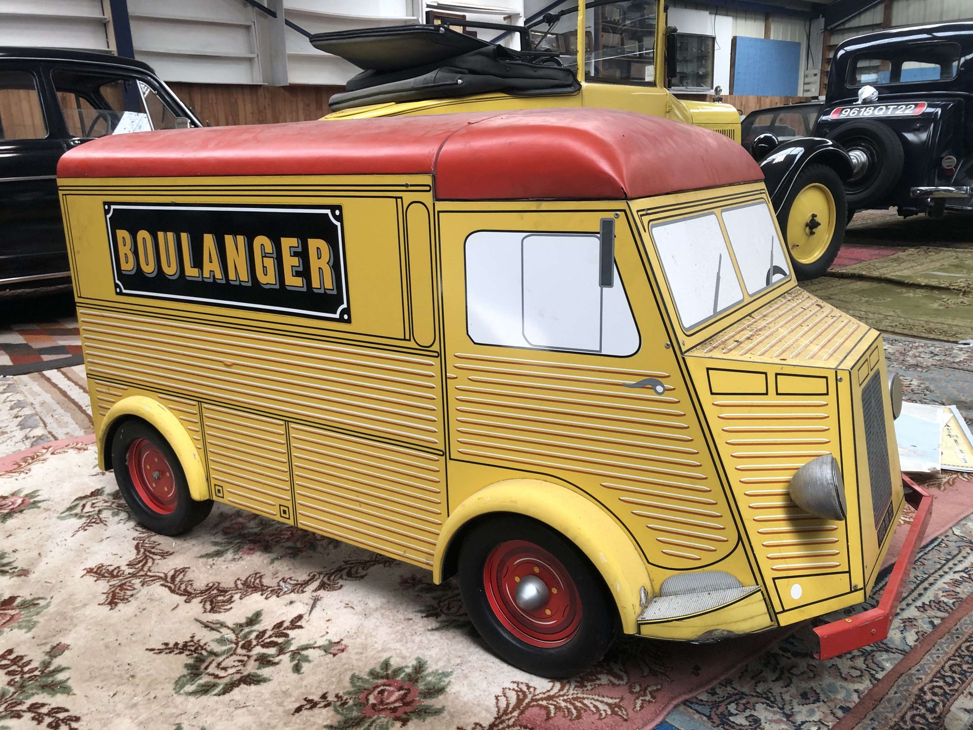 Null 
Enseigne publicitaire sur base de CITROEN HY. « Le camion du boulanger » e&hellip;