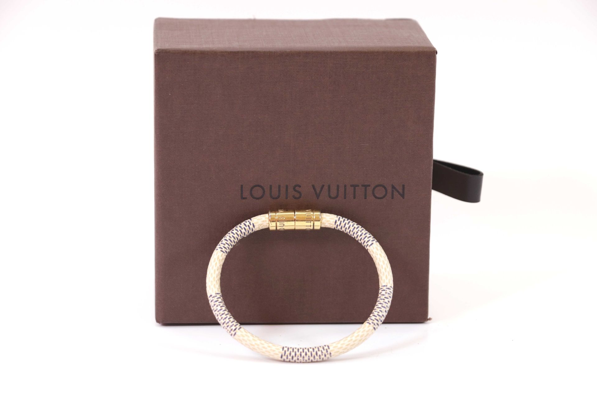Louis VUITTON, Keep it model bracelet in Azur checkerb…