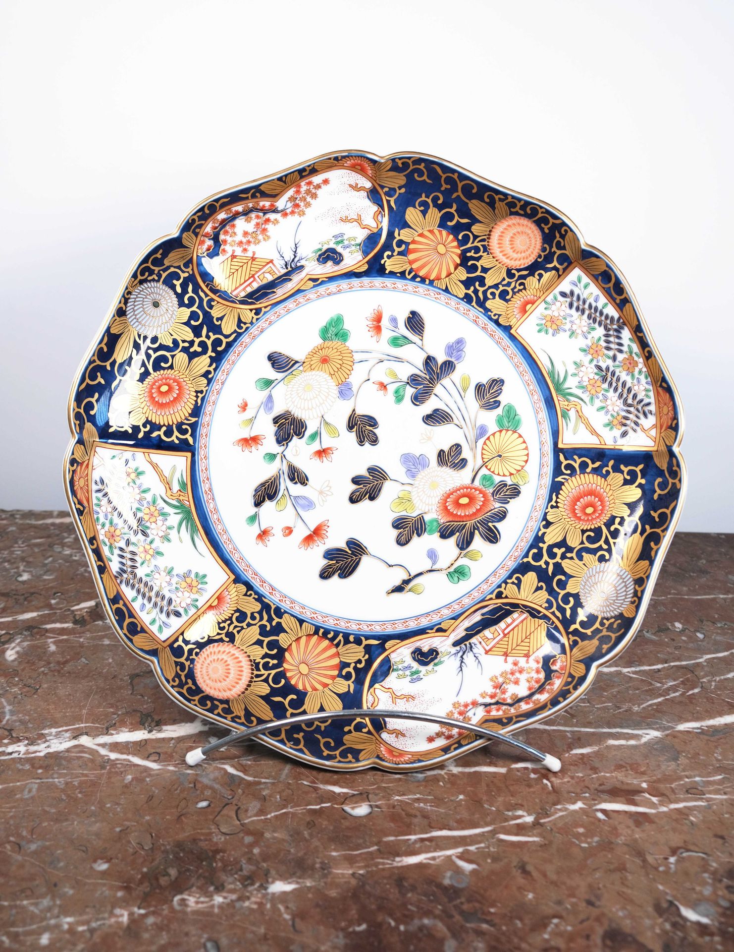 Null A round dish with a curved edge in porcelain with polychrome enamels and go&hellip;