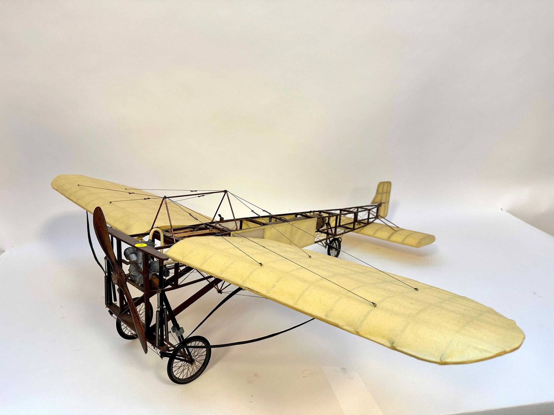 Null Maquette d'avion BLERIOT Type XI réalisée en bois, métal et toile. Envergur&hellip;
