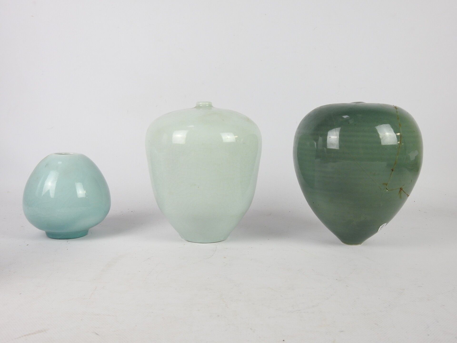 Null Jean-François FOUILHOUX (born in 1947) : three celadon ceramic vases (two f&hellip;