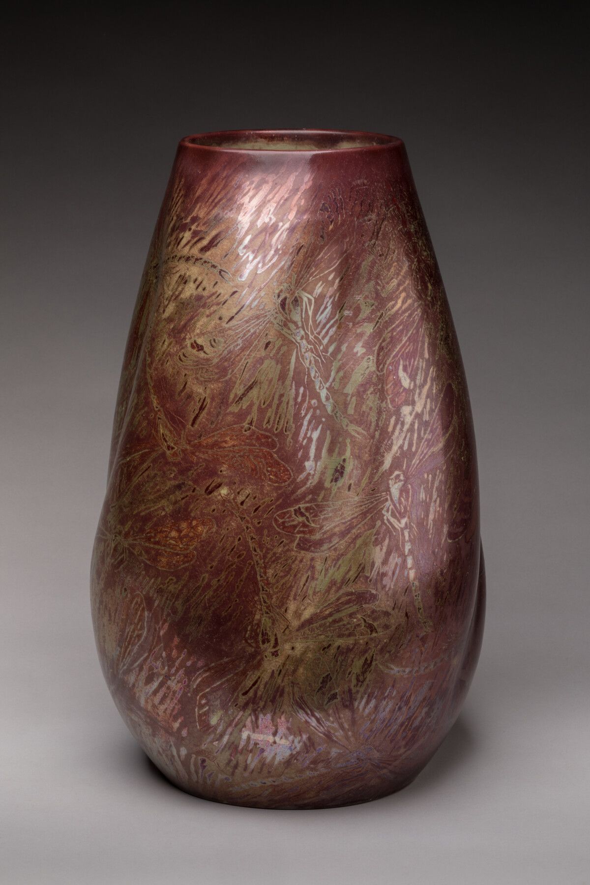 Null Clément MASSIER (1844-1917) : 非常重要的光面陶瓷蜻蜓花瓶。签名和定位的高尔夫胡安。19世纪末。高：44厘米。颈部有裂缝。&hellip;