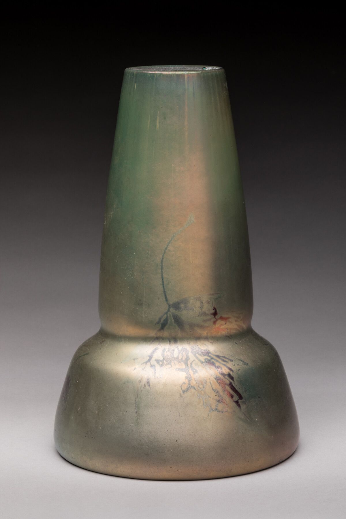 Null Delphin MASSIER (1836-1907) : Ceramic truncated vase with metallic reflecti&hellip;