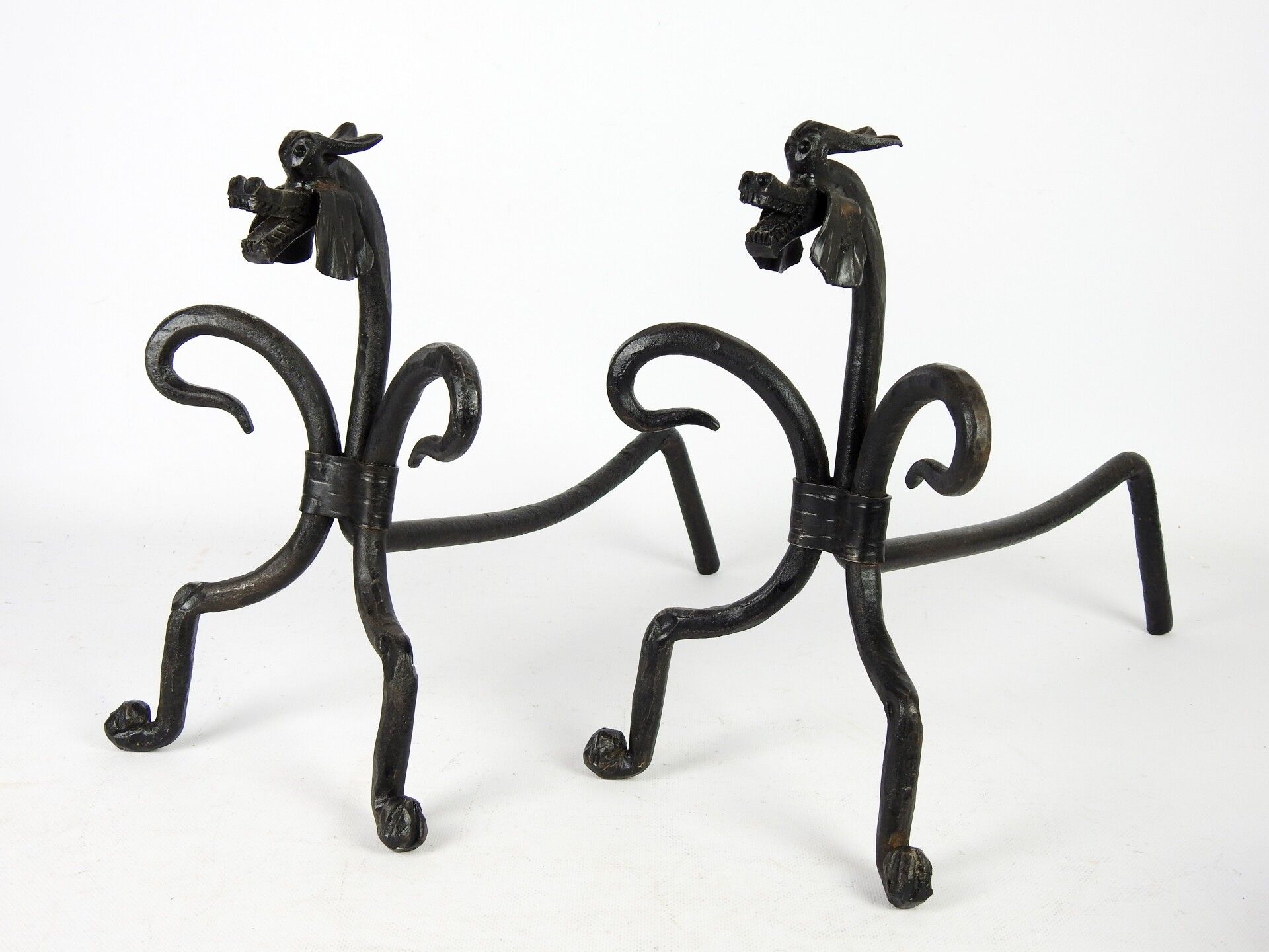 Null Pair of zoomorphic wrought iron horns with a fantastic dragon head. Catalan&hellip;