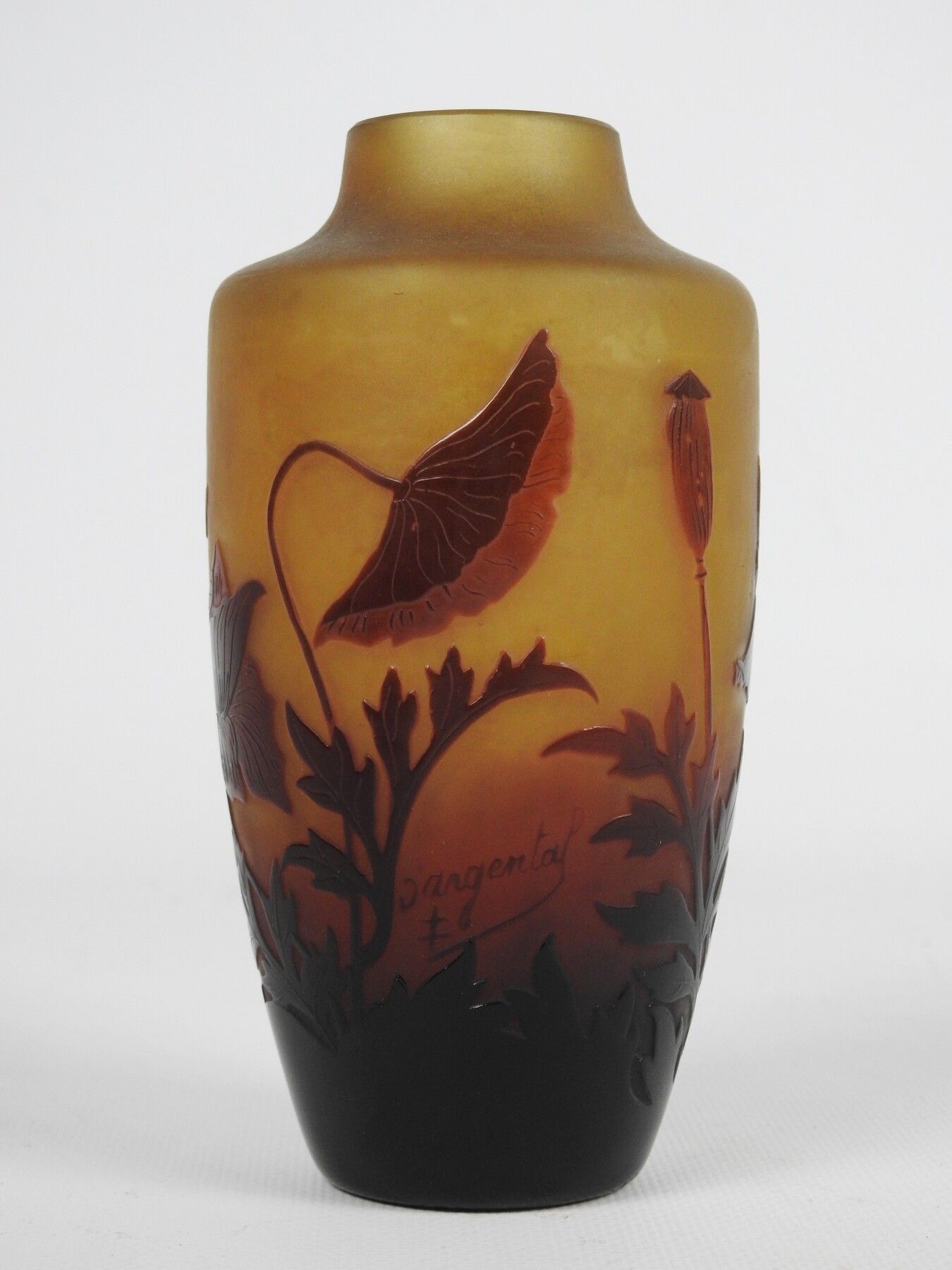 Null D'ARGENTAL: 多层玻璃花瓶，在 "帕尔马 "背景上酸蚀出罂粟花的设计。 在装饰中签名。高度：15厘米