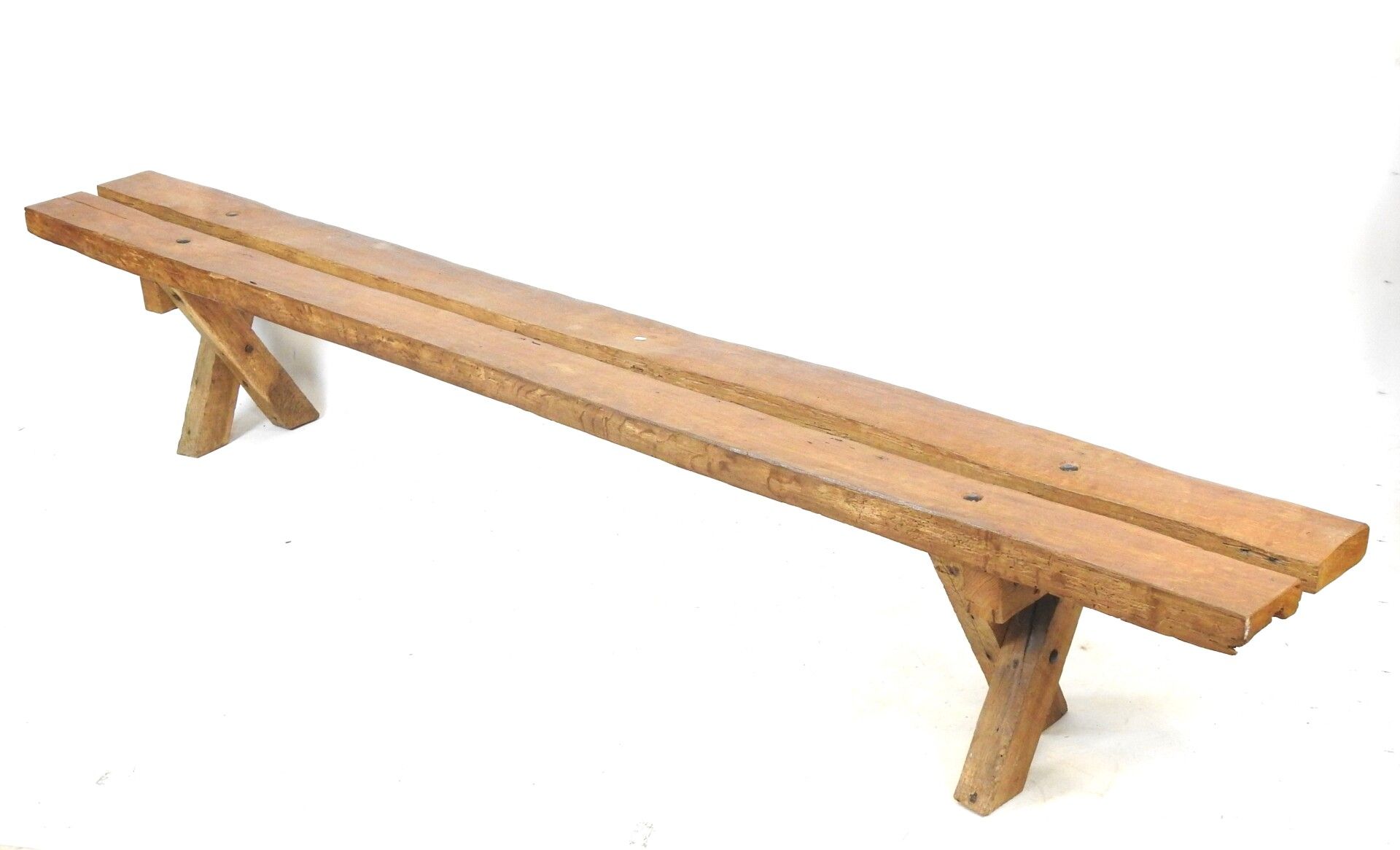 Null Jean和Sébastien TOURET: 橡木长椅，座位由两块木板组成，X形腿。 高：41 - 宽：285 - 深：31厘米，使用状况。

出处：&hellip;