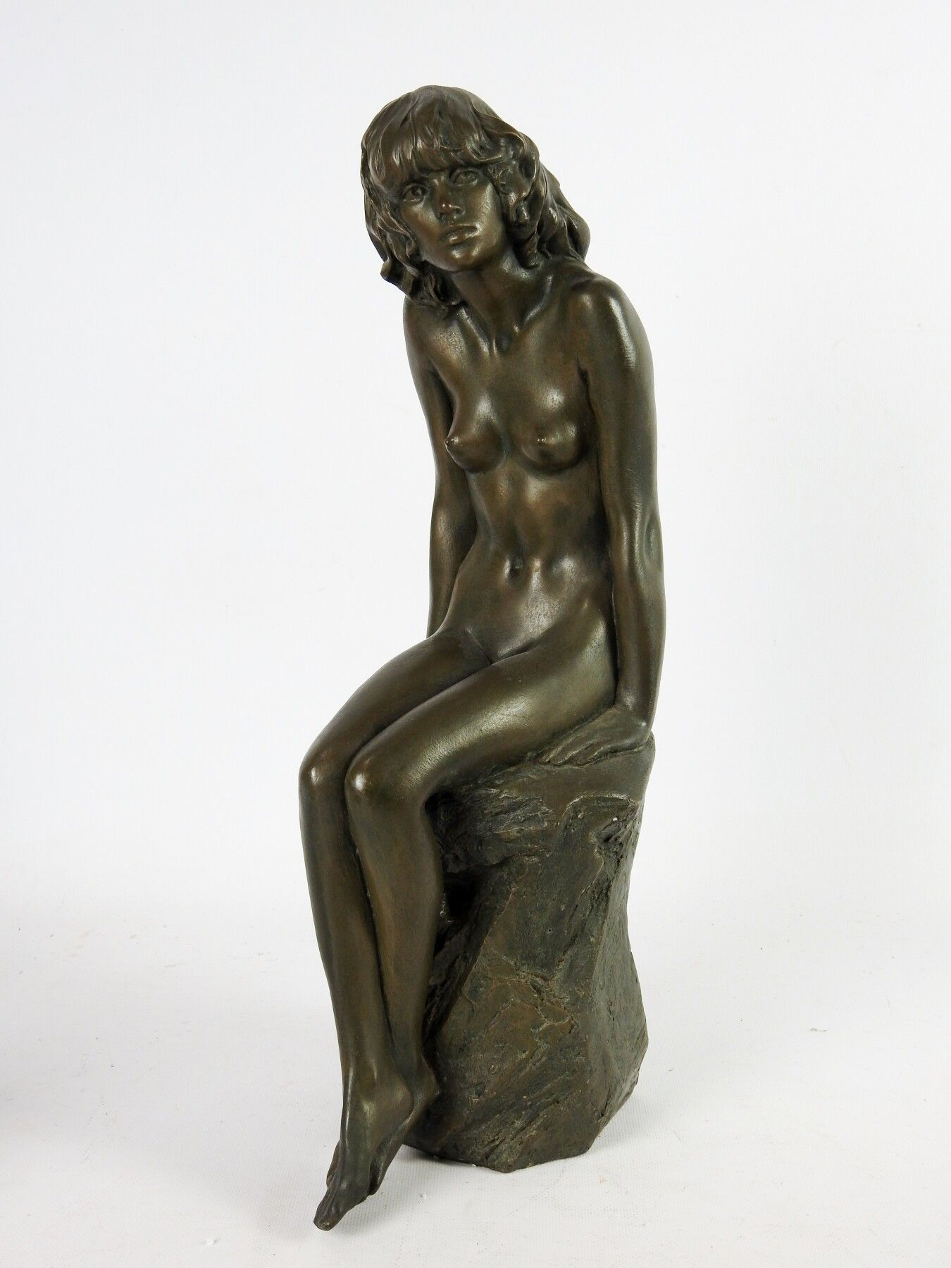 Null Jacques LE NANTEC (né en 1940). « Femme nue assise ». Alliage de bronze et &hellip;