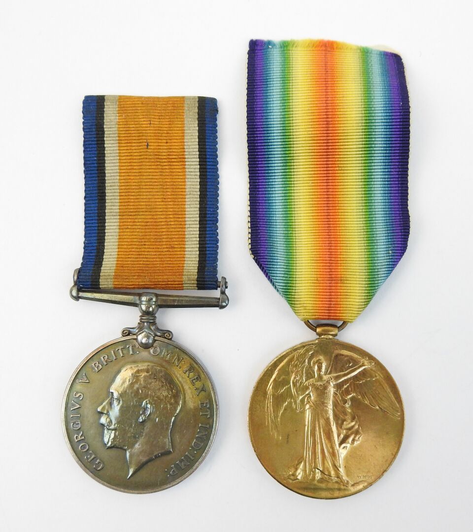 Null 英国。一套2枚奖章，一枚是颁发给汉普郡军团士兵的14-18年纪念奖，一枚是颁发给皇家空军士兵的联队奖。ABE
