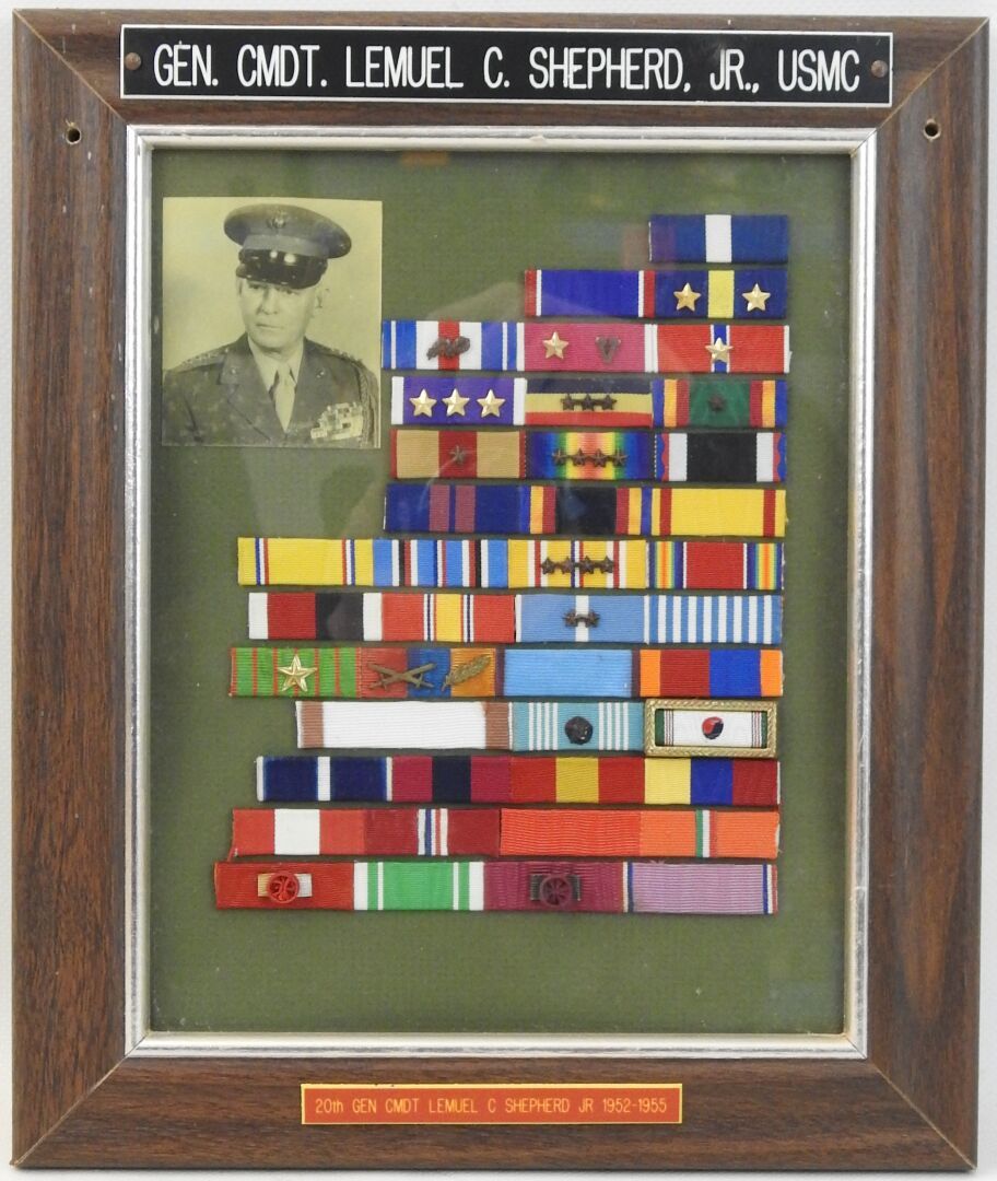 Null 美国。杯垫包含了美国海军陆战队司令Lemuel C. Shepherd Jr.（美国海军陆战队）的众多勋章的所有丝带。这名军官的职业生涯都是在海军陆战&hellip;