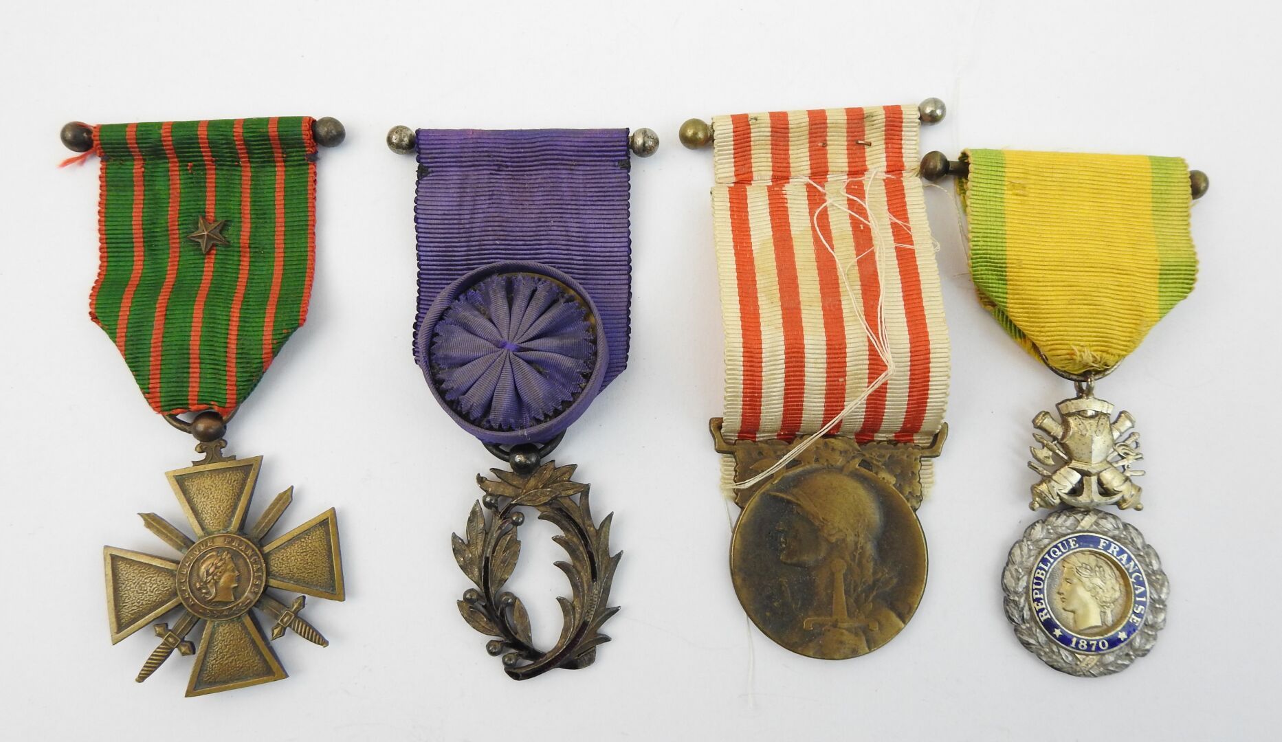 Null FRANCIA. Lote compuesto por la medalla militar, la cruz de guerra 14-18, la&hellip;