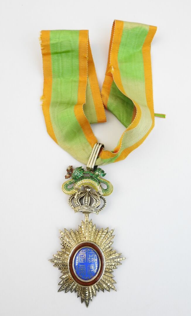Null ANNAM。龙勋章，镀金和珐琅的指挥官之星，带领带，直径65毫米，毛重：59克。TBE