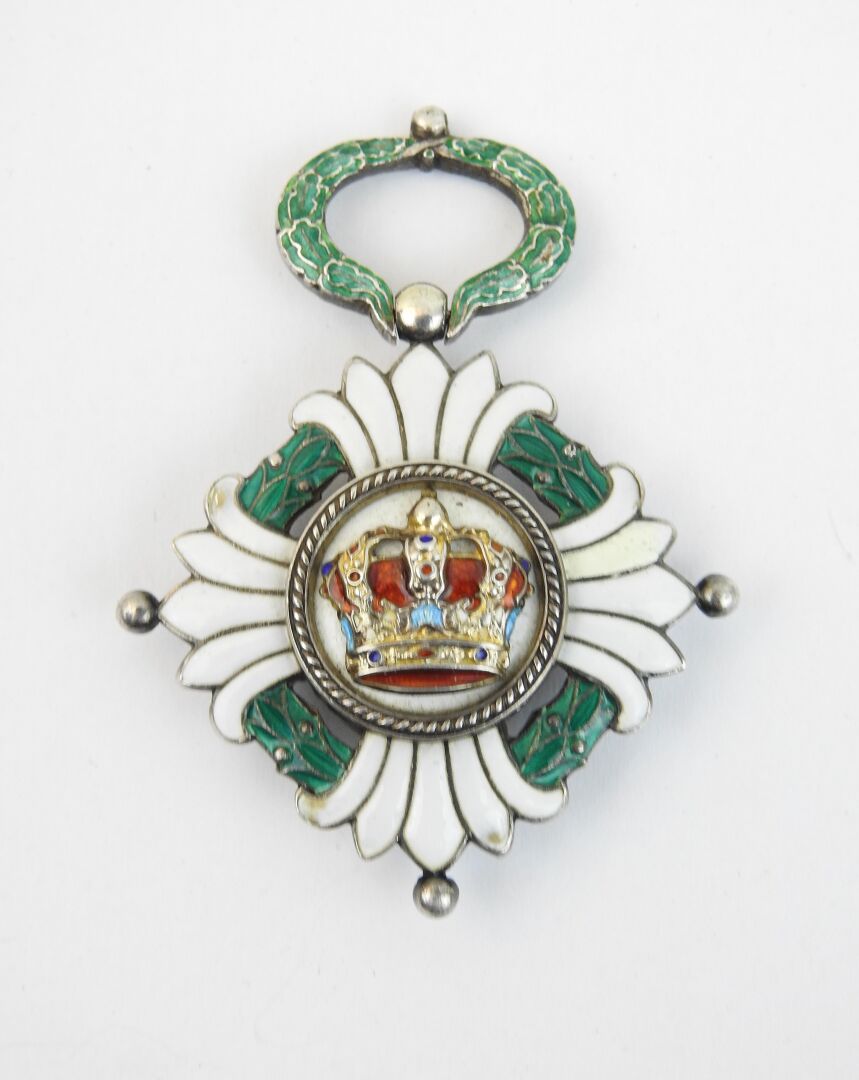 Null 尤戈斯拉维亚。皇冠勋章（1929年），银质、镀金和珐琅质的五级十字勋章，没有绶带。直径43毫米，毛重29.5克。ABE (珐琅质有小缺口，有一次修复)