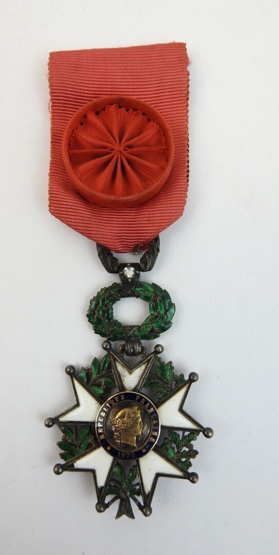Null FRANCIA. Cruz de oficial de la Legión de Honor de plata, vermeil y esmaltad&hellip;