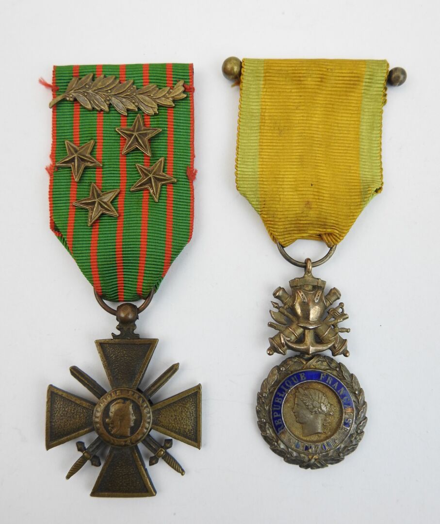 Null FRANCE. Lot constitué de la médaille militaire, de la croix de guerre 14-18&hellip;