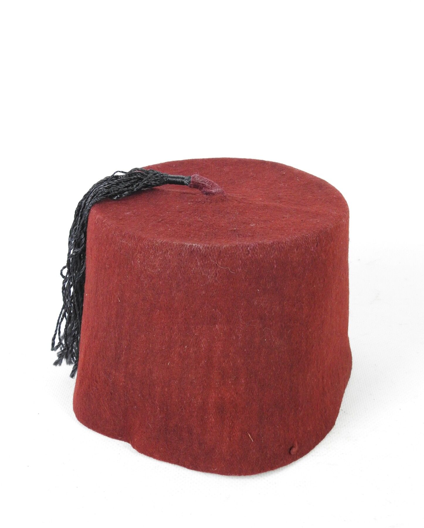 Null NORTH AFRICA: Red cloth fez. Height: 13 cm. (Wear).