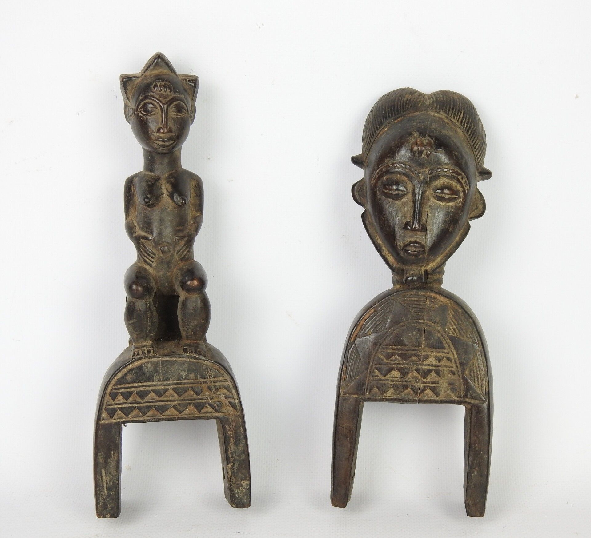 Null Baule people from Ivory Coast.

Wood, very dark patina.

Pair of loom pulle&hellip;