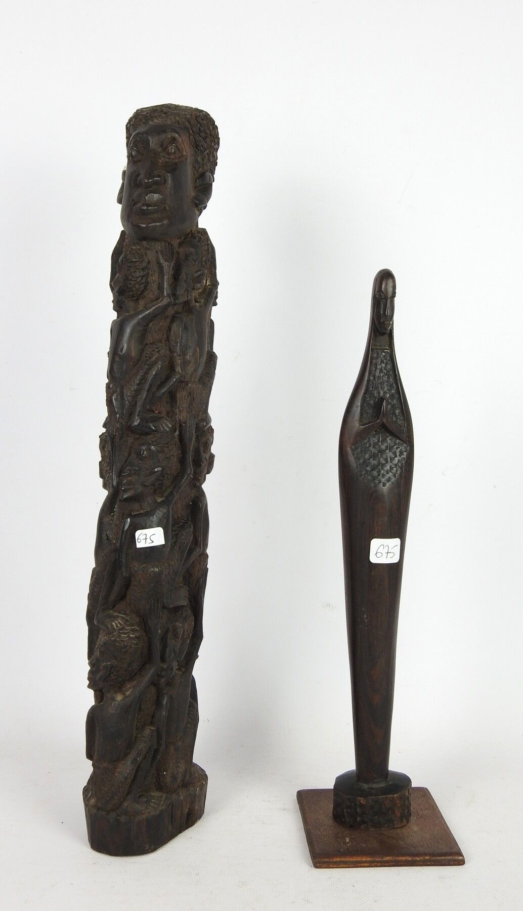 Null 喀麦隆：黑檀木雕塑，有丰富的人物浮雕装饰。高度：48.5厘米。黑檀木雕刻的圣母玛利亚。高度：37厘米。