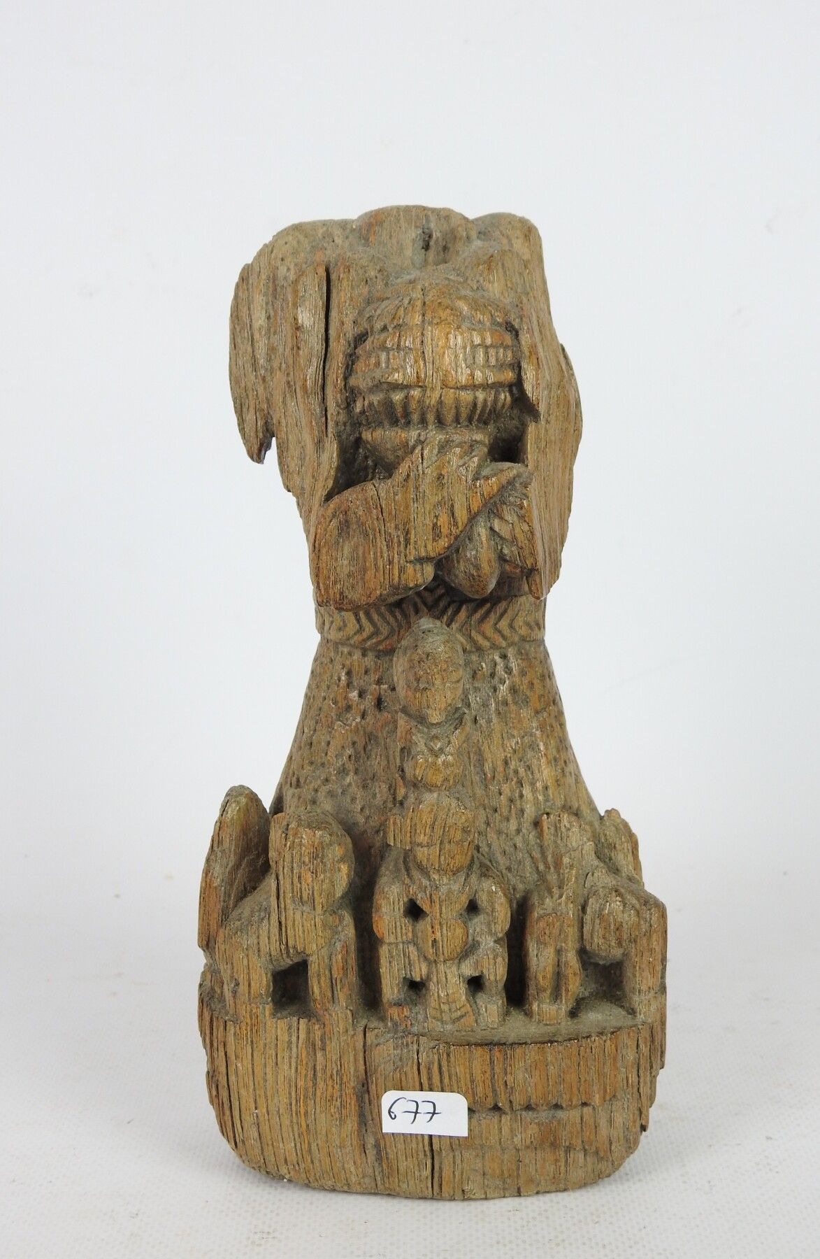 Null INDIA: Carved wood lacunar sculpture. Ancient work. Height: 21 cm.