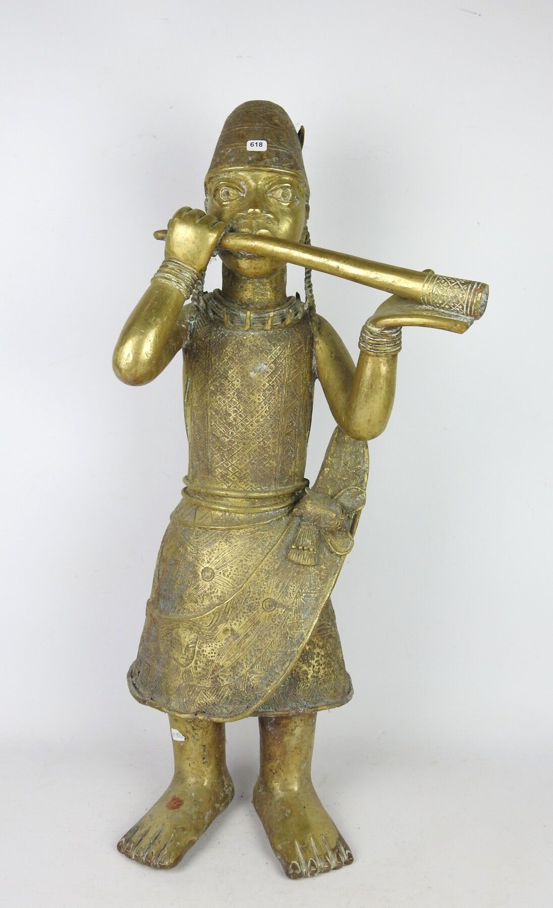 Null BAMOUN Cameroon: Flutiste servant of the Bamoun sultan in copper alloy cast&hellip;