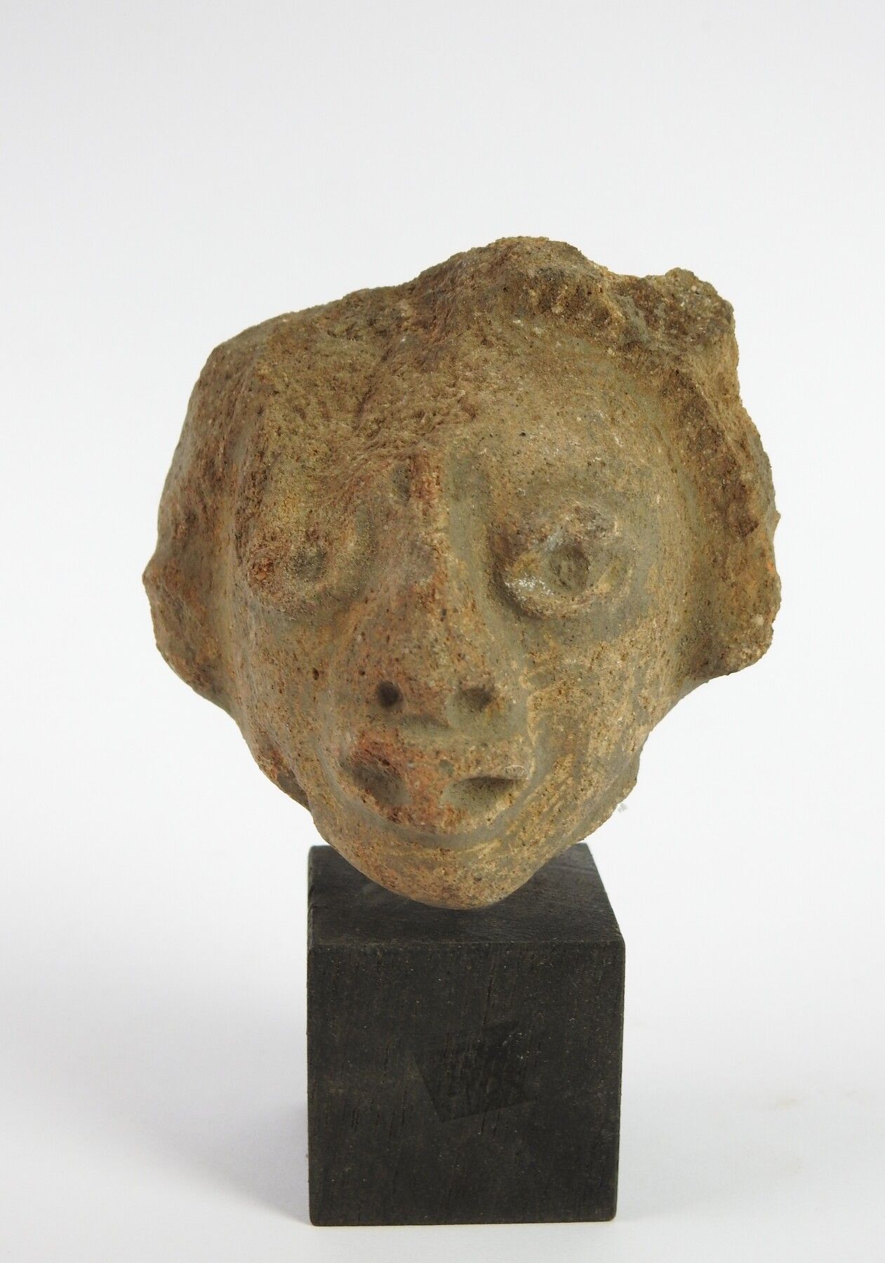 Null 
ARTE PRECOLOMBICA: testa di terracotta. Altezza: 6cm. 1° millennio