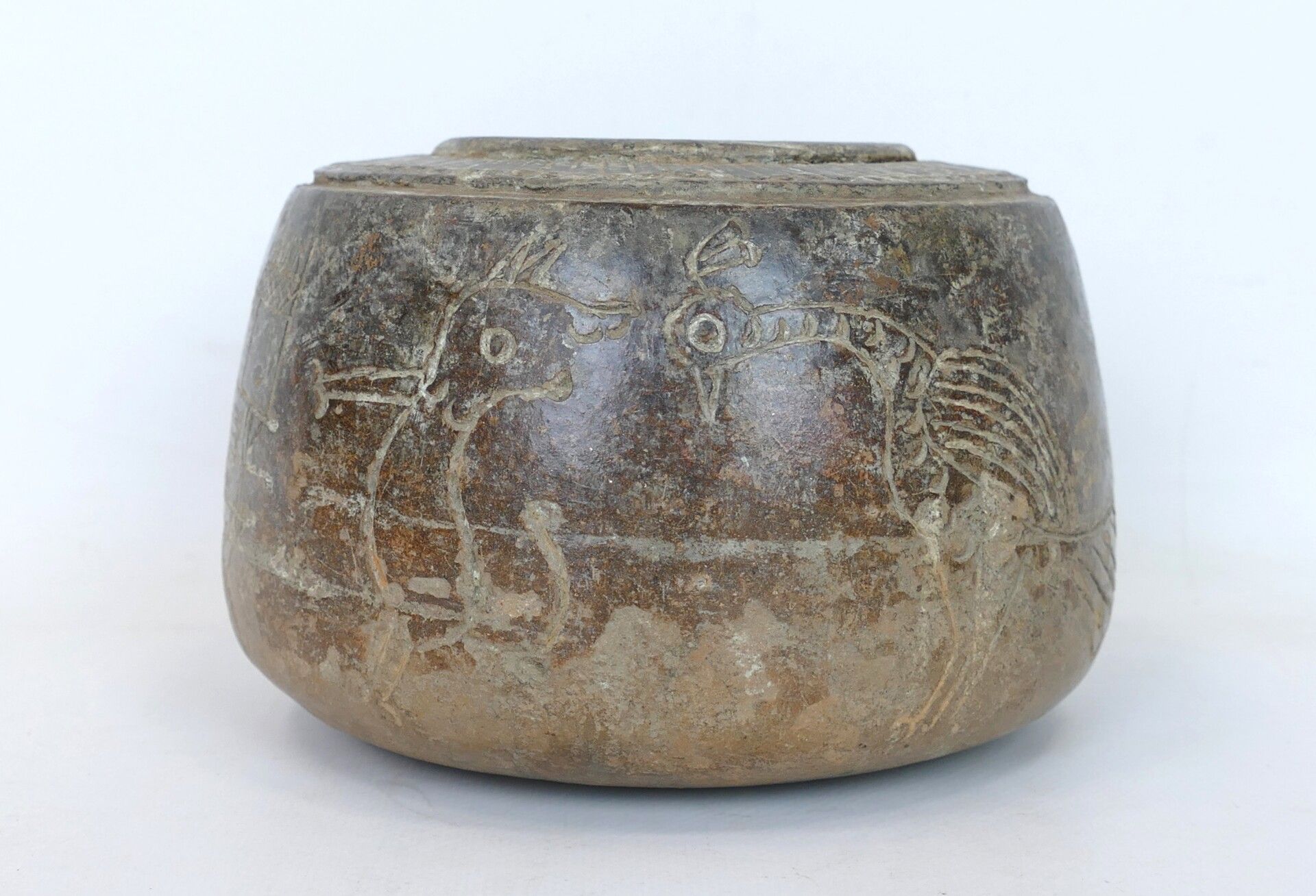 Null 
MEDIO ORIENTE : Grande vaso di terracotta decorato con uccelli, animali, f&hellip;