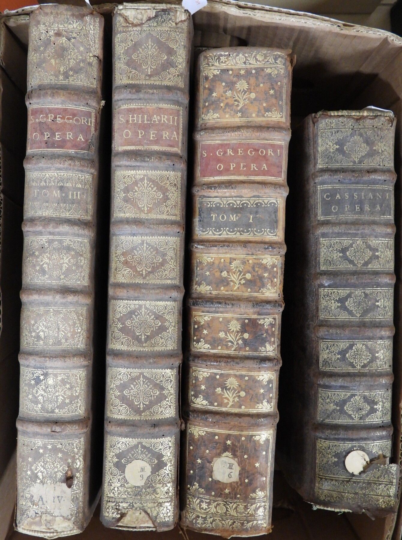 Null 4 volumes in-folio des XVIIe et XVIIIe s., dont :  Saint GREGOIRE OEuvres, &hellip;