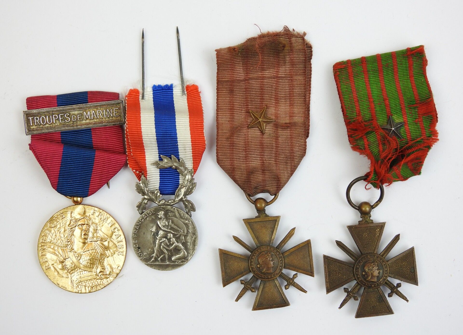 Null FRANCE. Lot de 4 médailles, croix de guerre 14-16,d'honneur en argent du mi&hellip;