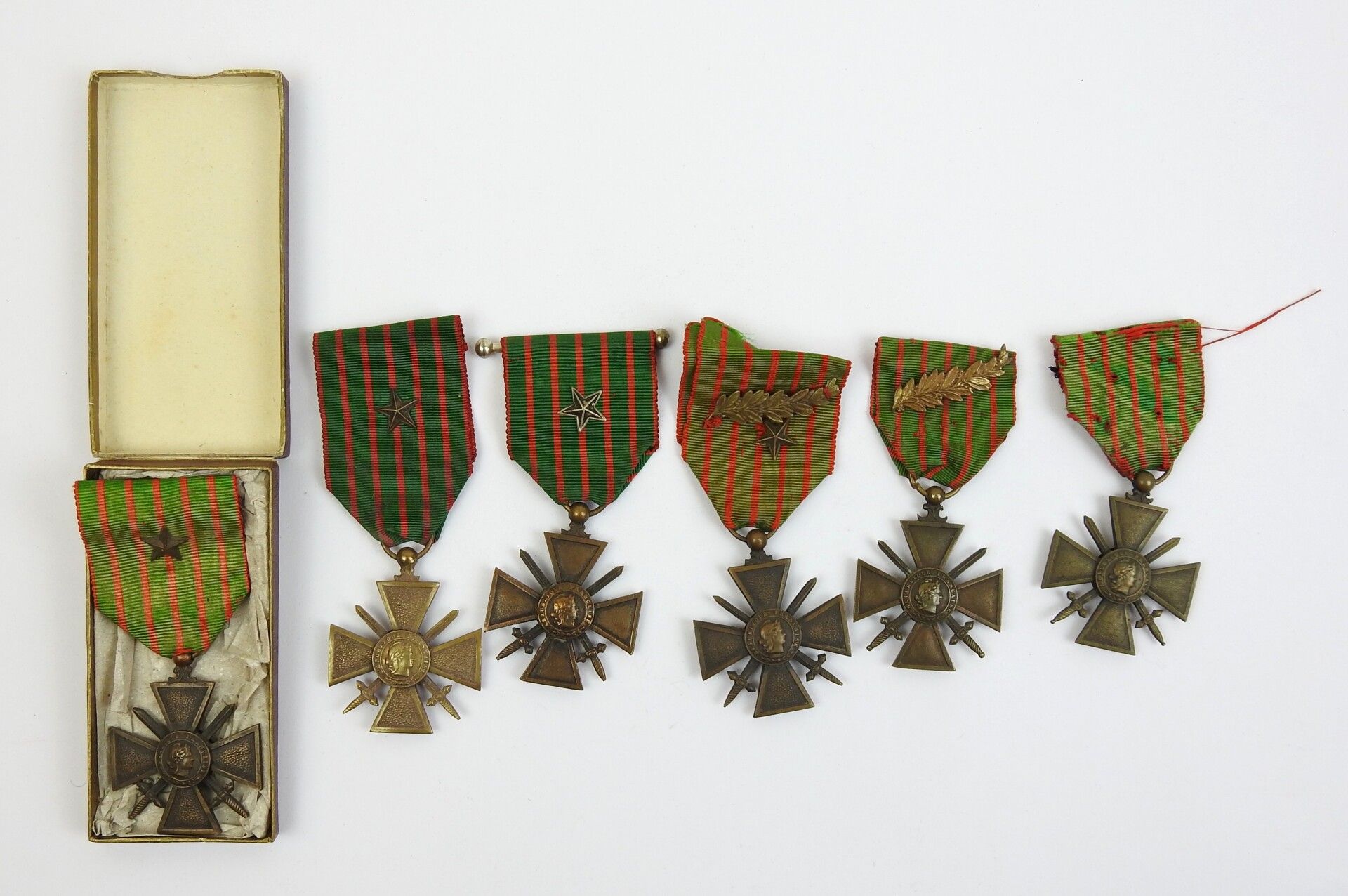 Null FRANCE. Suite de croix de guerre attribuées pendant le conflit, 3 ex. 14-18&hellip;