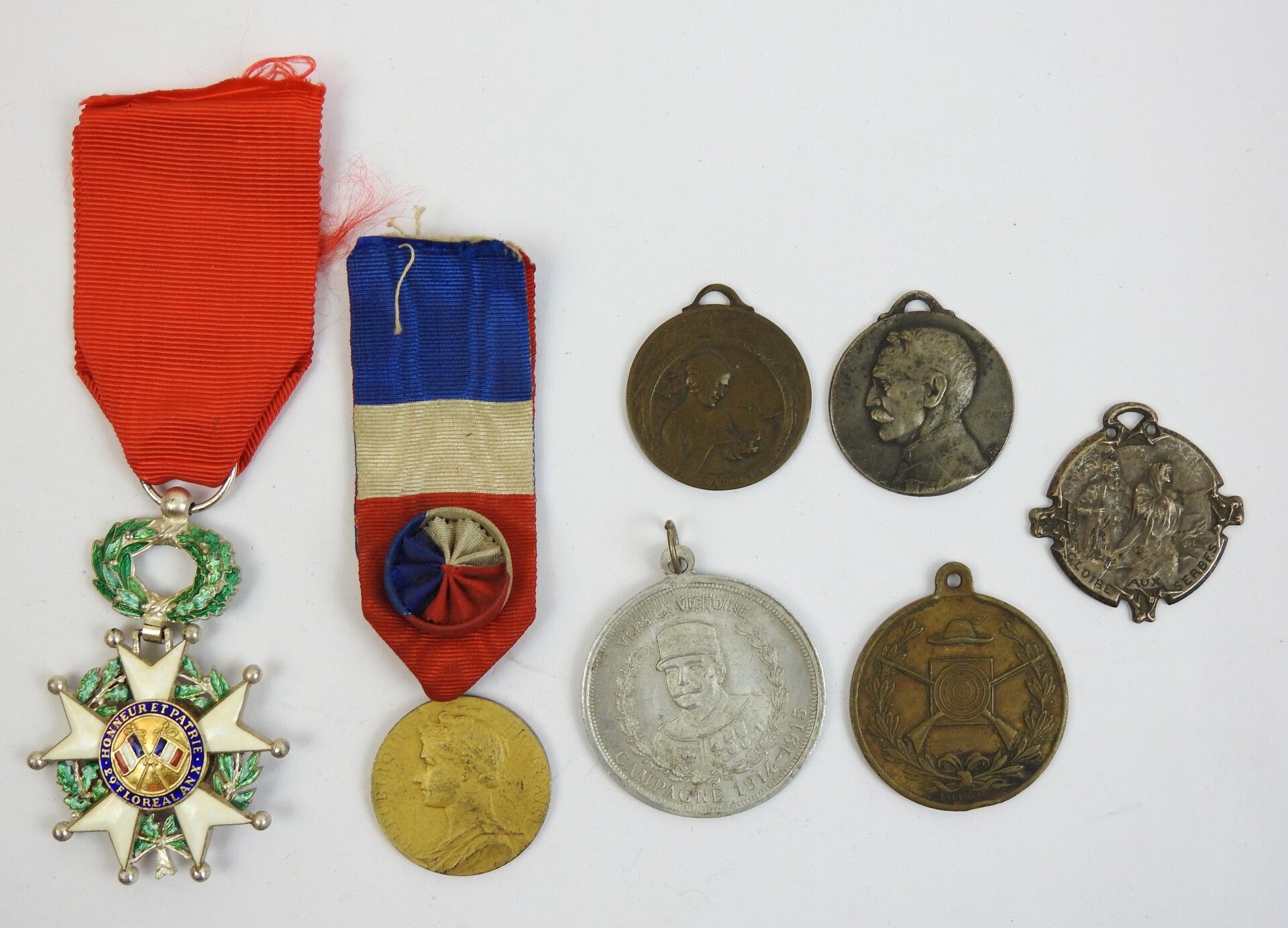 Null FRANCE. Ensemble divers, LH 5e République, médaille d'honneur or de 1923, m&hellip;