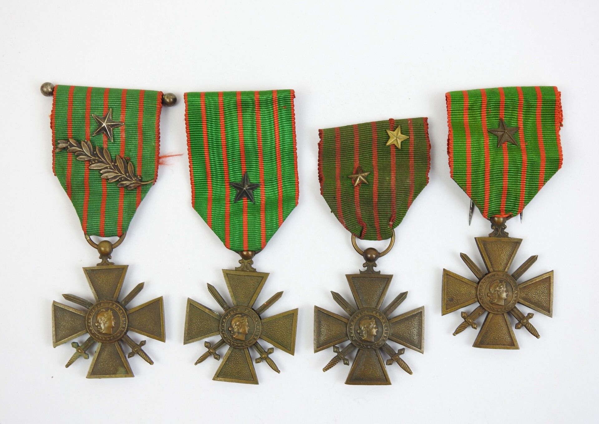 Null FRANCE. Suite des 4 types de croix de guerre attribuées pendant le conflit,&hellip;