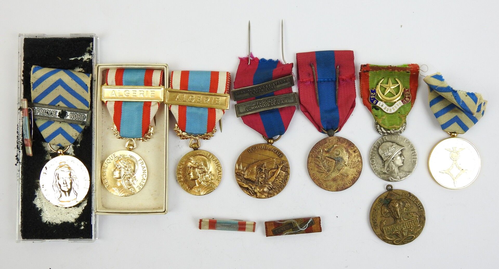 Null FRANCE. Lot de 8 médailles post 1945, Indochine et Algérie etc. ABE
