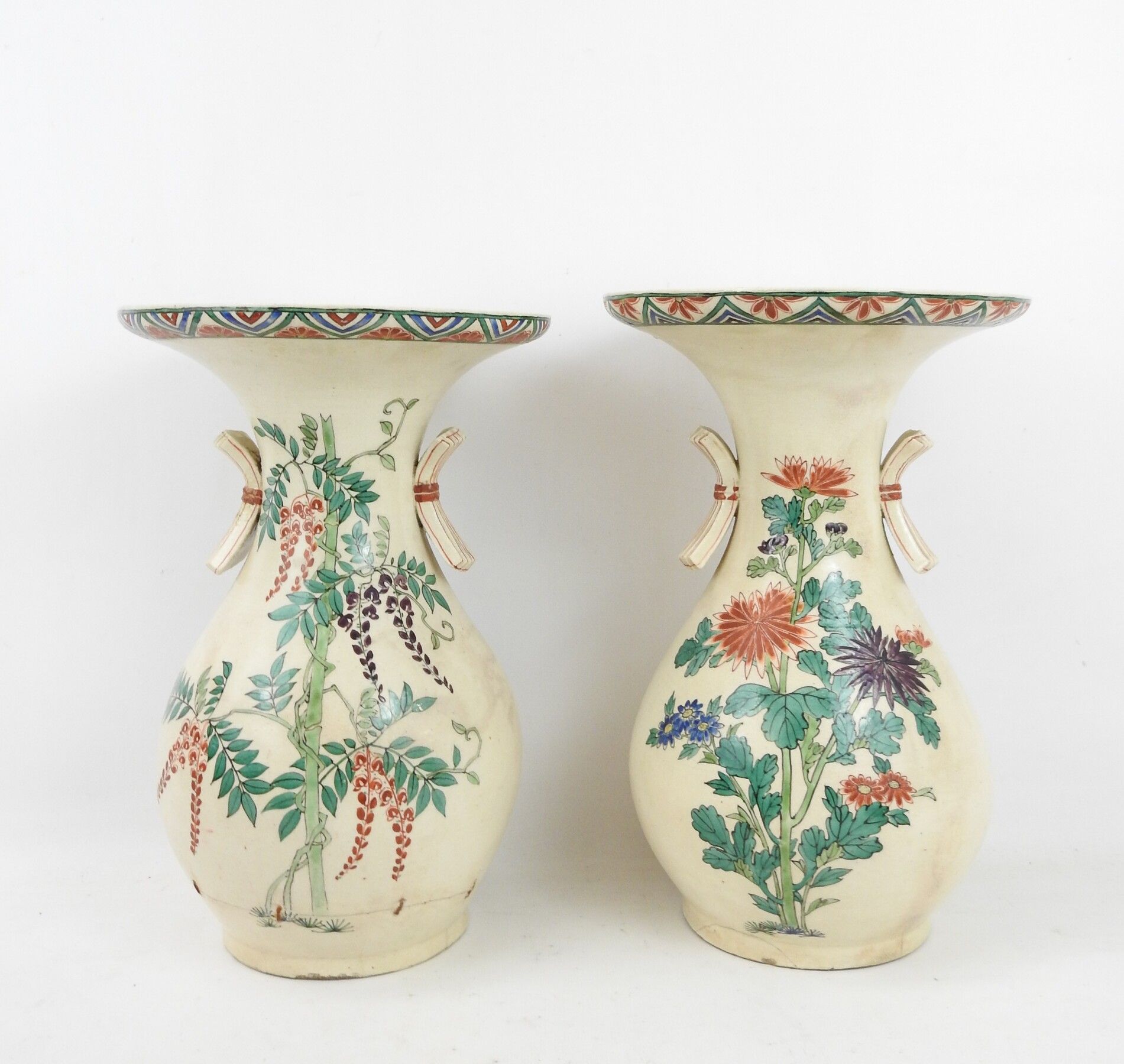 Null SATSUMA (fin XIXe siècle) : Paire de grands vases coroles en grès émaillé. &hellip;