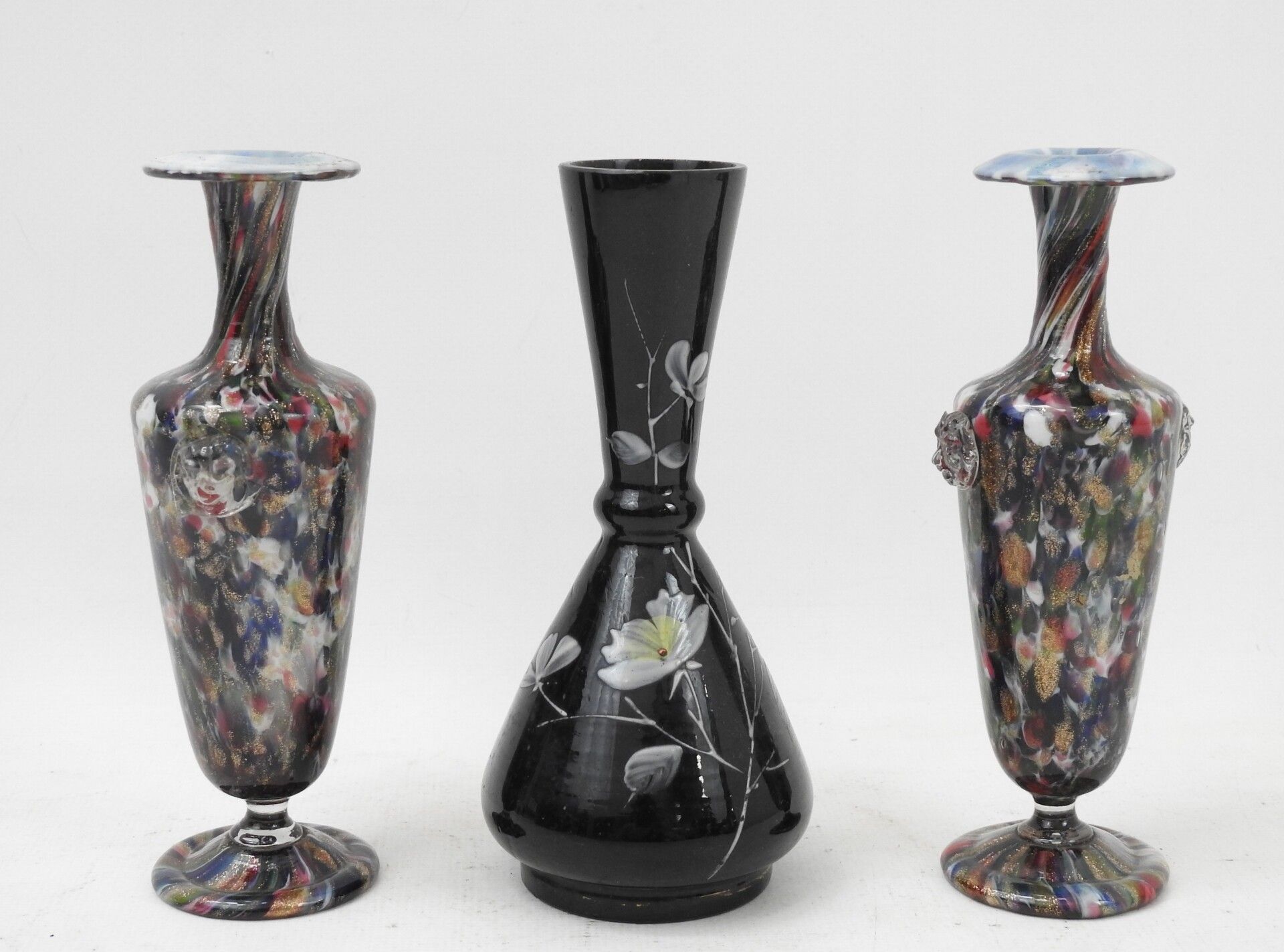 Null PAIRE de petits vases en verre, Haut.: 15 cm. On y joint un petit en verre &hellip;