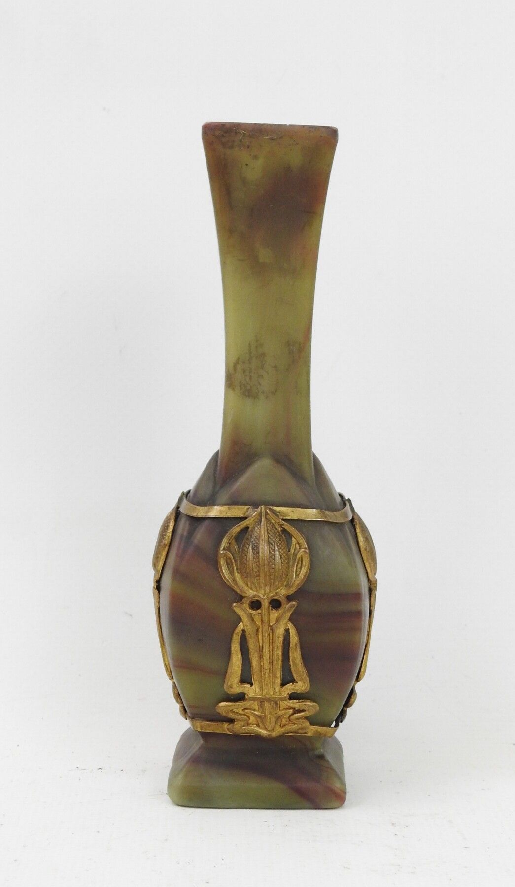 Null SEVRES : Vase en pate de verre marbré, corps orné d'une monture en métal do&hellip;