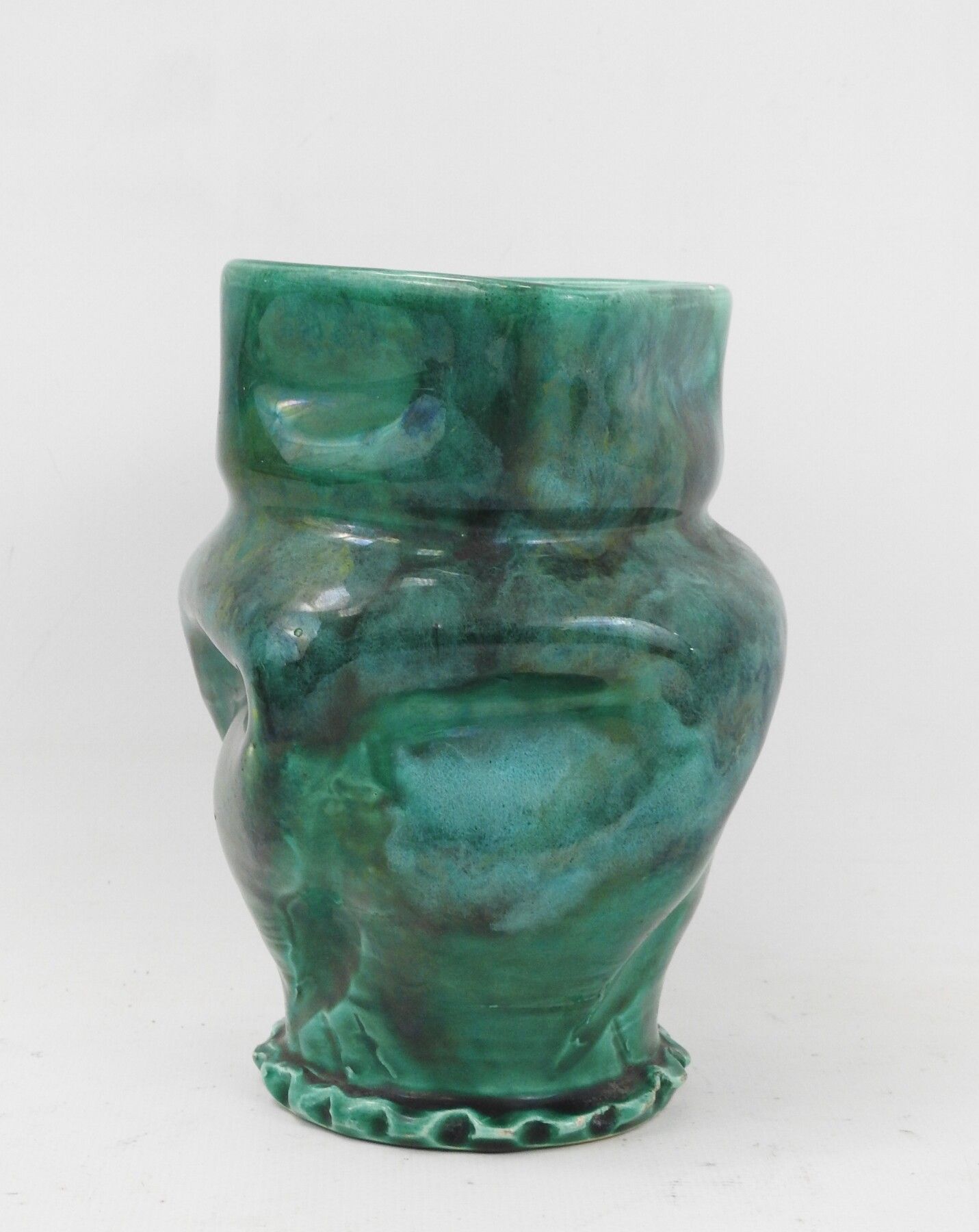 Null Poterie de Saint Paul : Vase en faïence à glaçure verte. Signé. Haut.: 17 c&hellip;