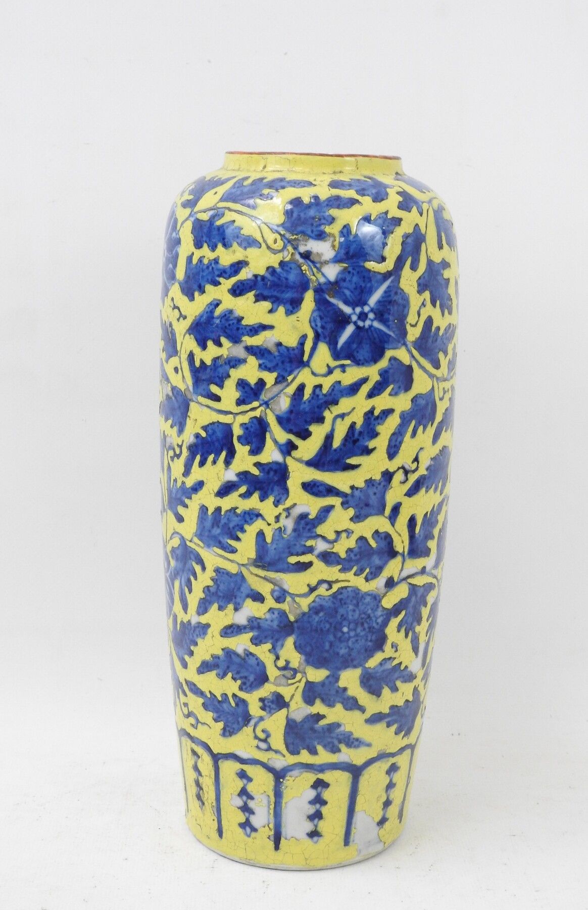Null CHINE : Vase en porcelaine à décor blanc bleu de fleurs et recouvert d'émai&hellip;