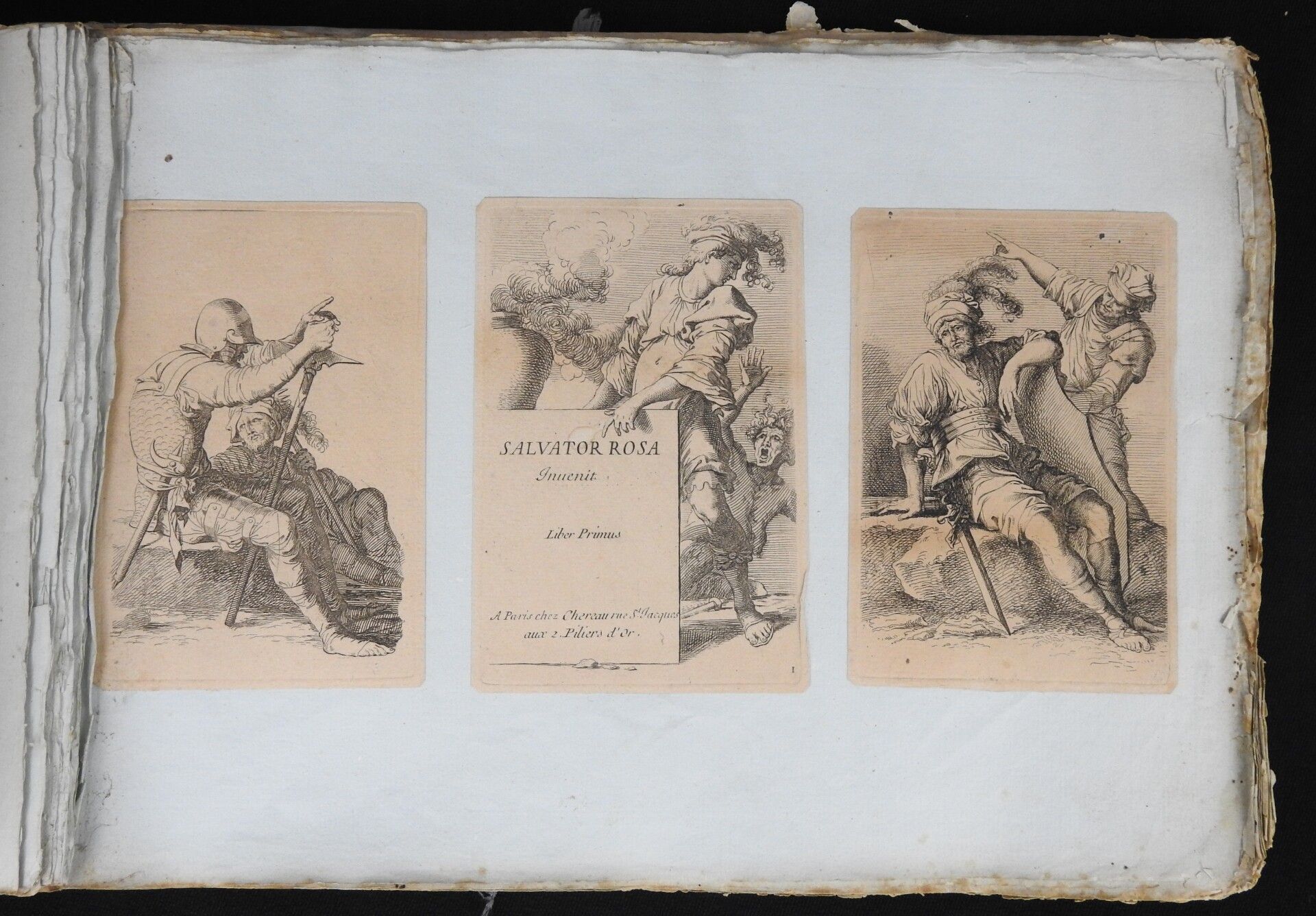 Null 
萨尔瓦托-罗萨（1615-1673）等人。收集了54幅代表人物的蚀刻画。约10×15厘米。粘在一本意大利书中，羊皮纸装订，状况很差，但切到几毫米的方&hellip;