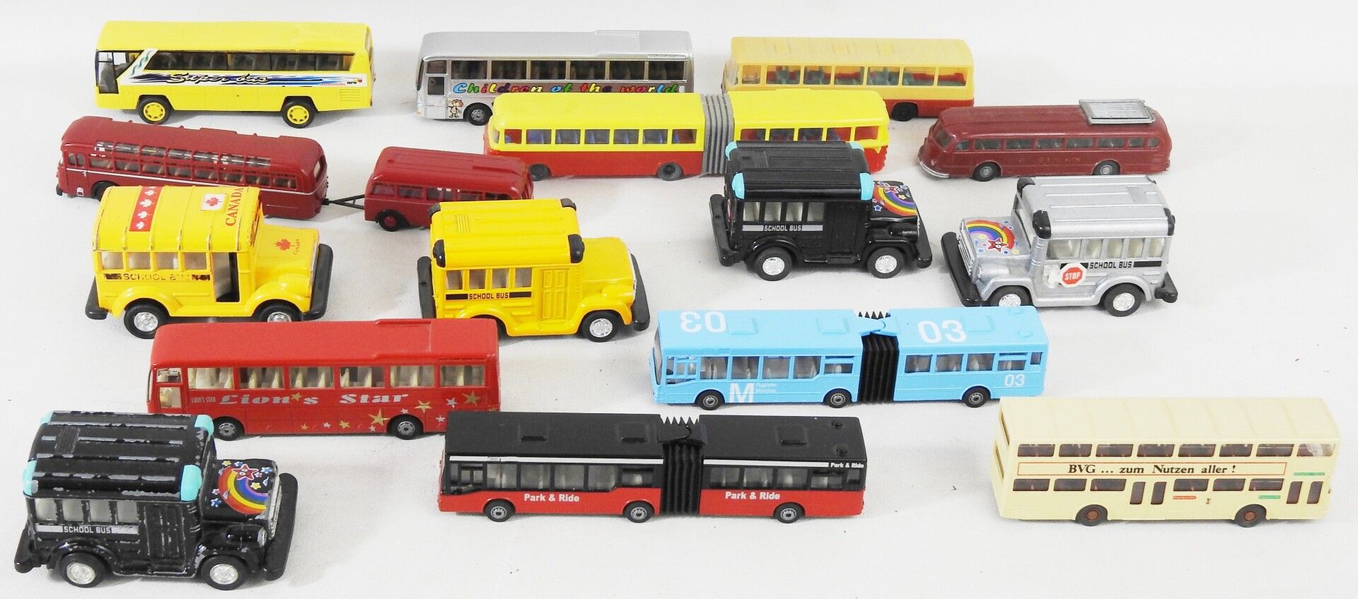 Set of 15 miniature coaches : KINTOY (China): School bu…