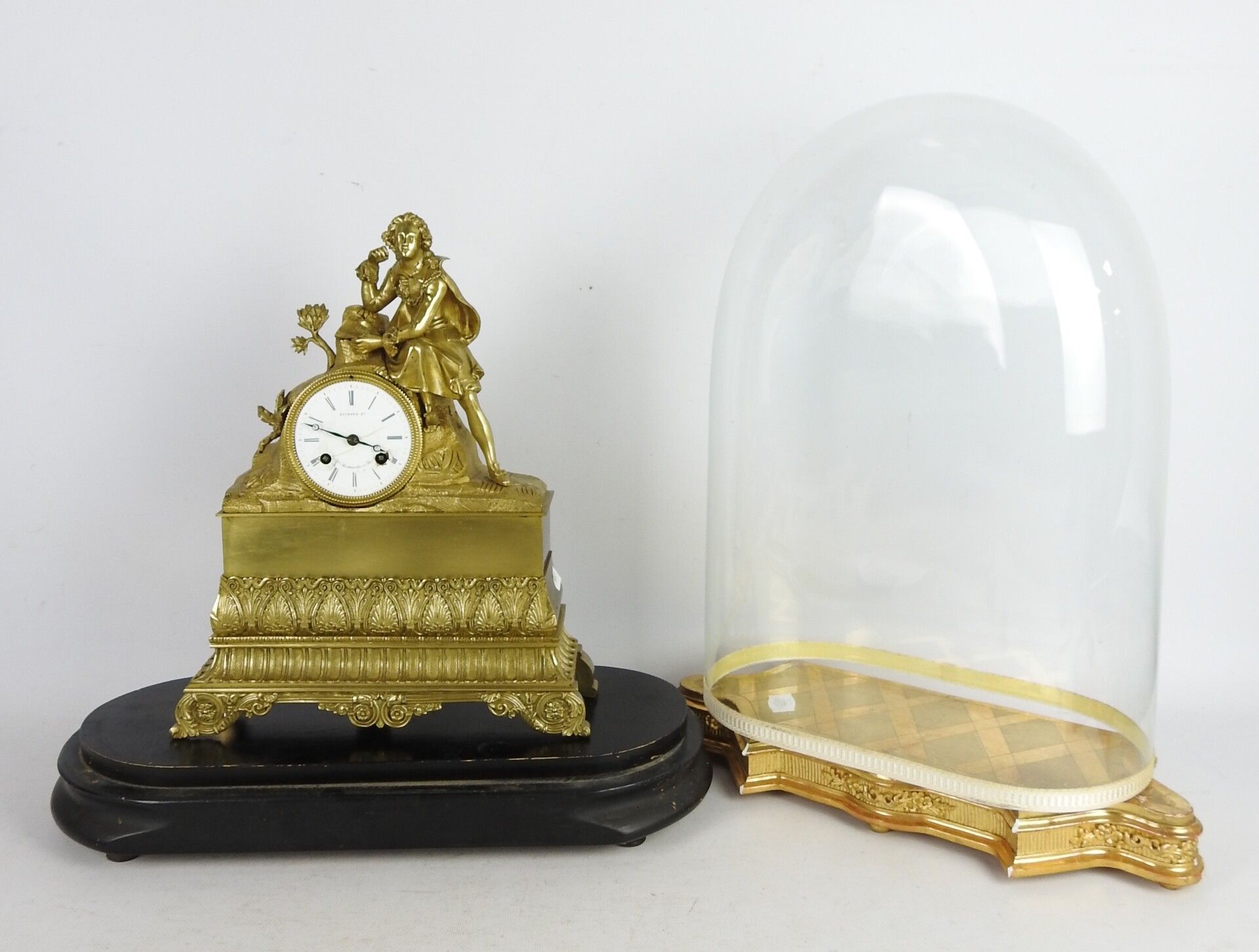 Null Gilt bronze clock decorated with a reader of the art of love leaning on a r&hellip;