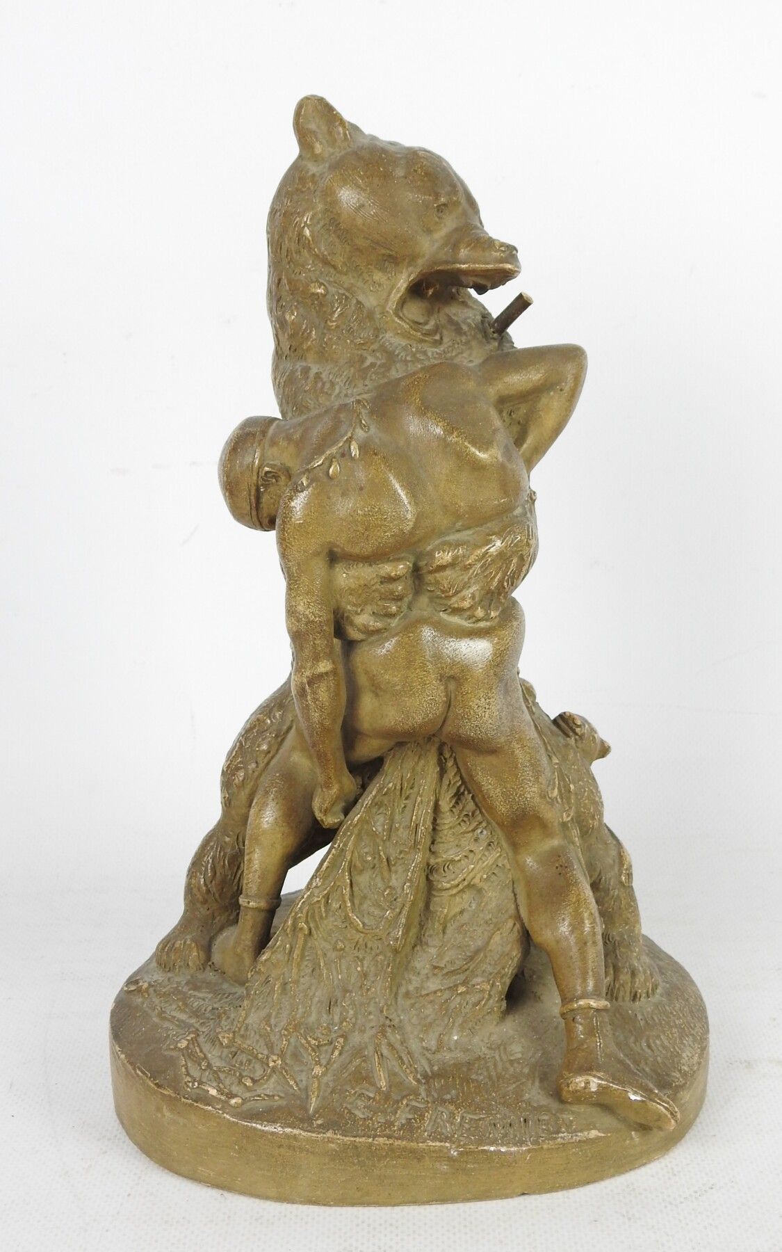 Null Emmanuel FREMIET (1824-1910)之后。熊和角斗士》。带铜锈的陶土。签名。28厘米。