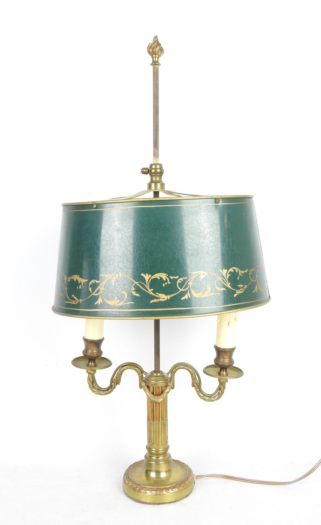 Null 路易十六风格的鎏金青铜双臂灯，被安装成一盏灯，有一个绿色的金属板灯罩。高度：62厘米。作为一盏灯安装。