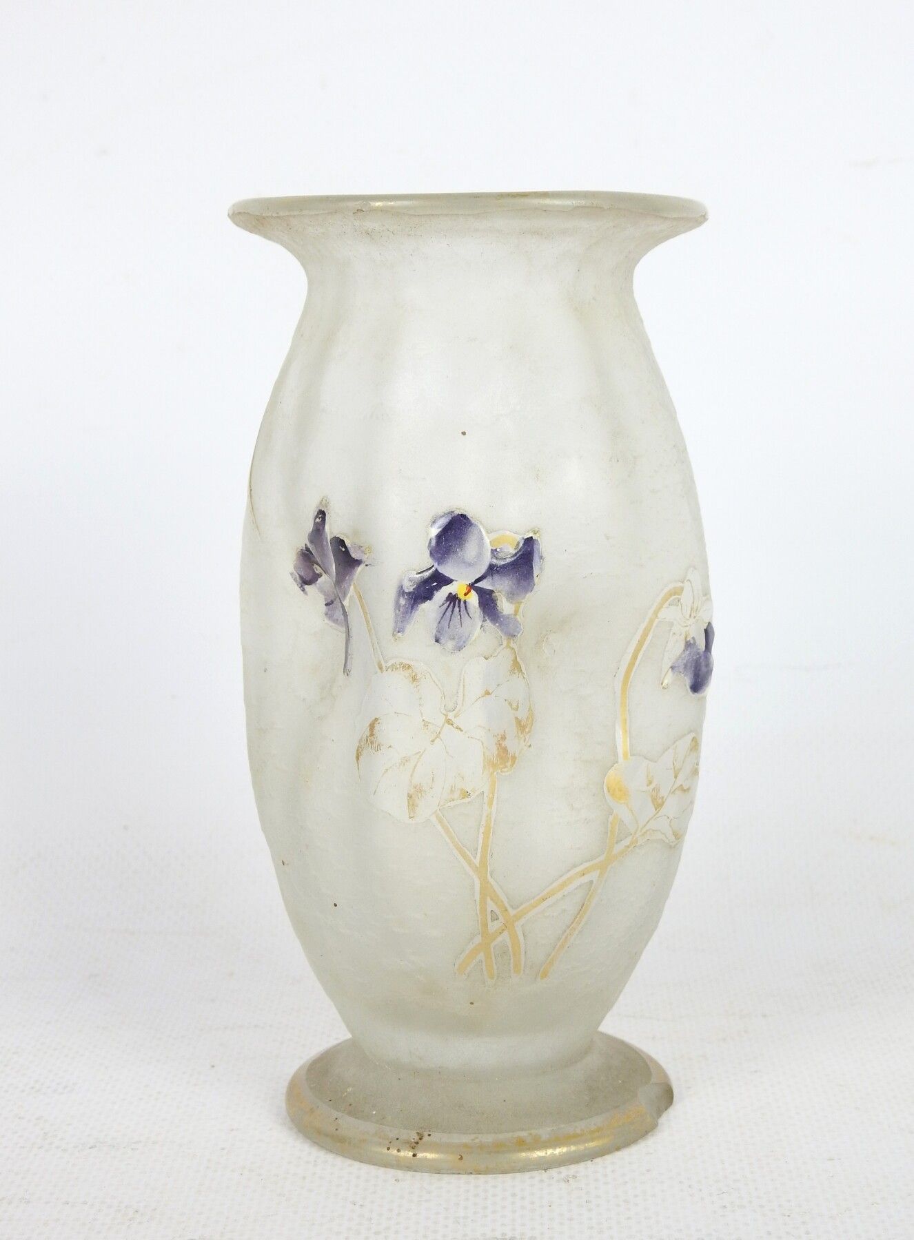 Null DAUM in the taste of : Vase in frosted glass decorated with flowers. Gold p&hellip;