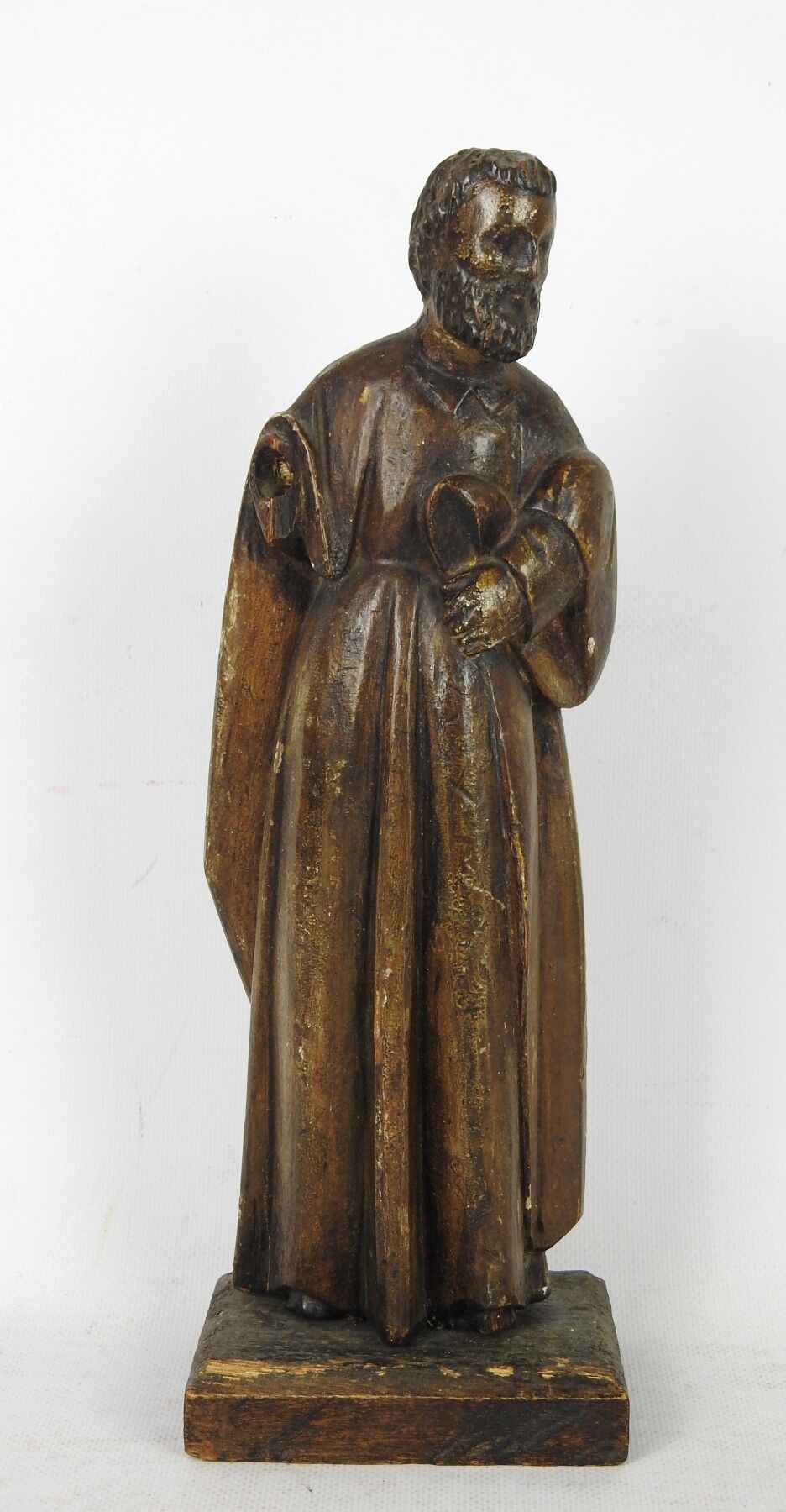 Null Sujet en bois sculpté représentant Saint Vincent de Paul. Trace de polychro&hellip;
